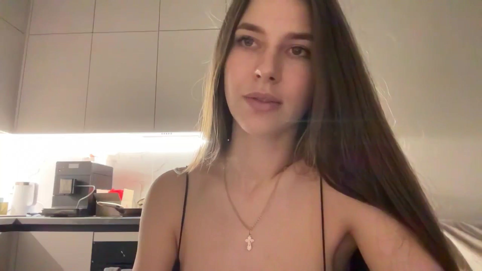Gallery image thumbnail from kissfreeze's myfreecams stream on, 04/26/2025, 19:09 image 3 of 20
