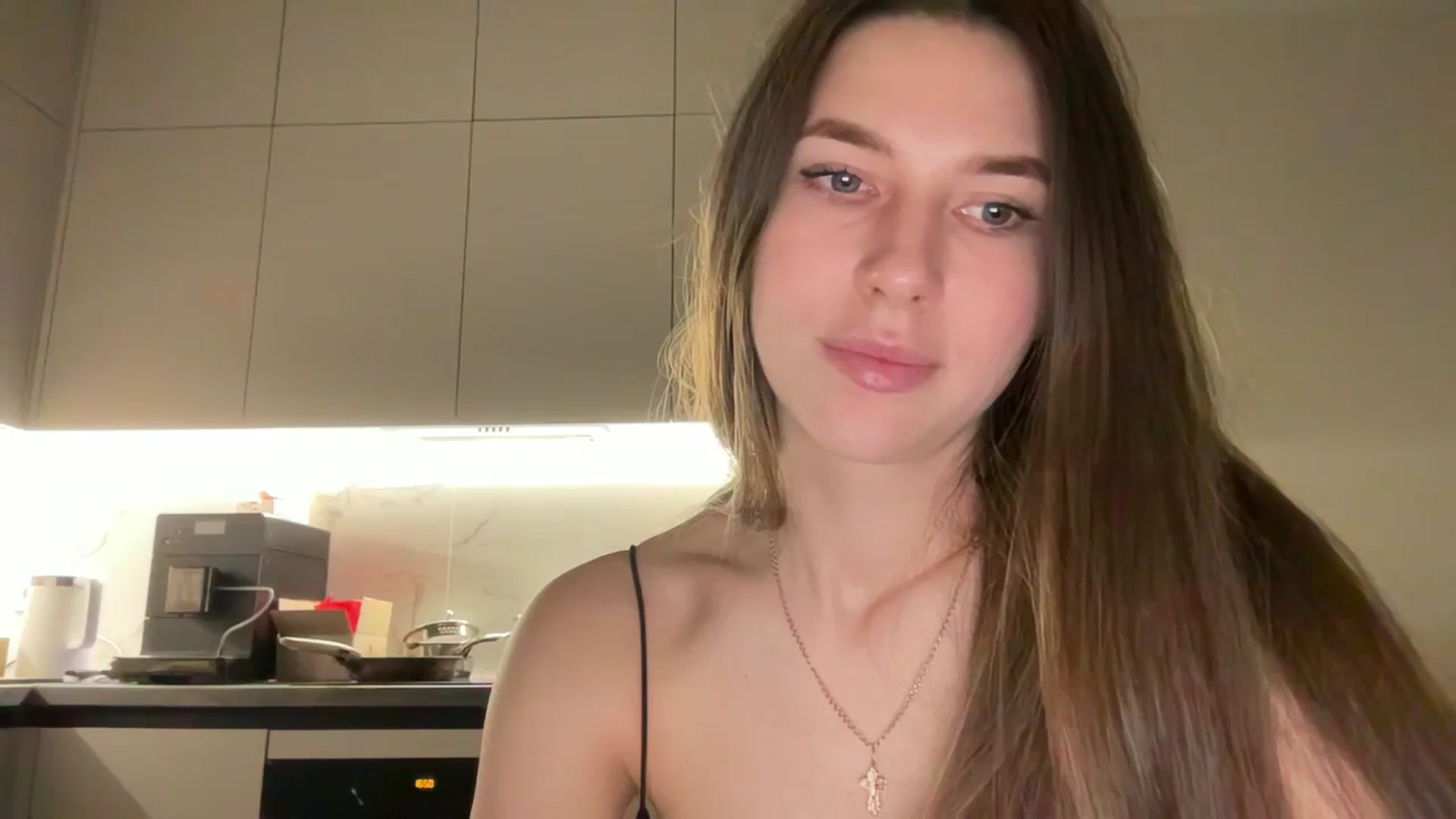 Gallery image thumbnail from kissfreeze's myfreecams stream on, 04/26/2025, 19:09 image 20 of 20