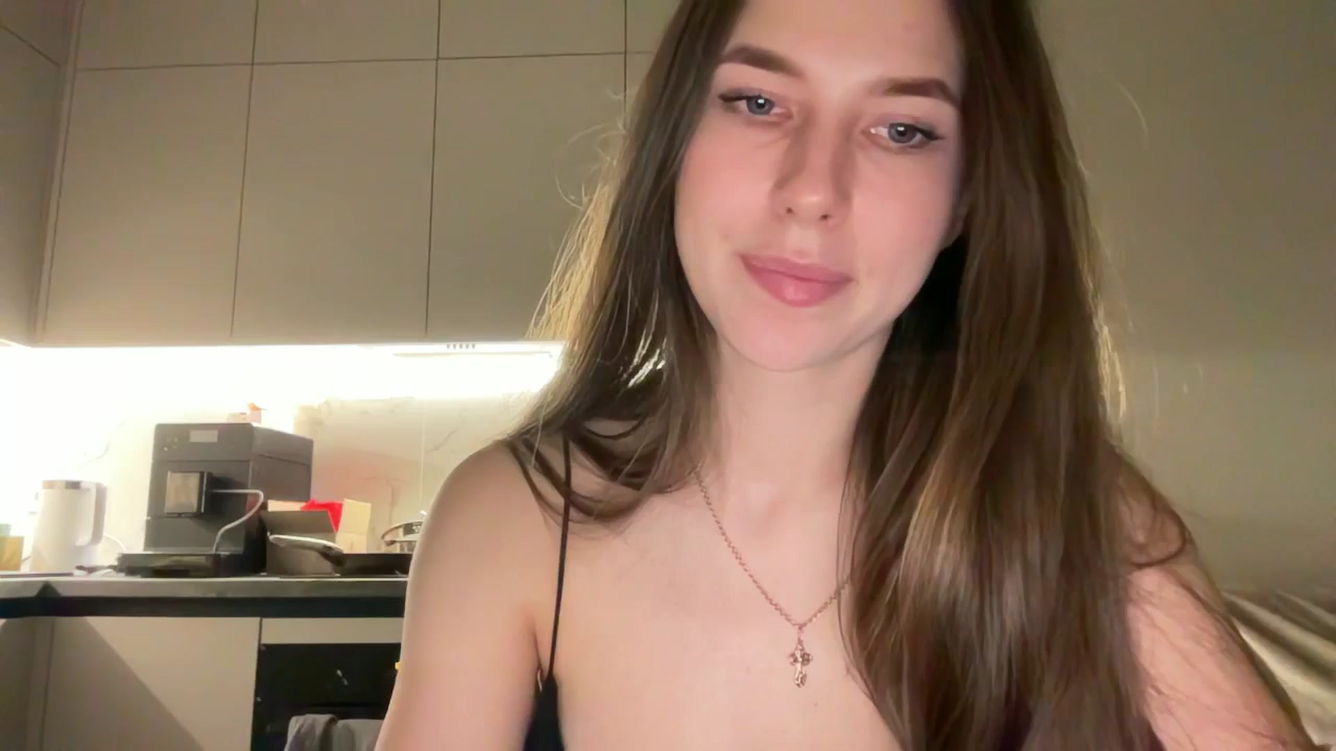 Gallery image thumbnail from kissfreeze's myfreecams stream on, 04/26/2025, 19:09 image 13 of 20