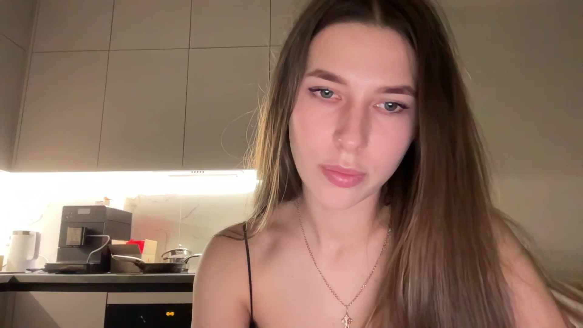 Gallery image thumbnail from kissfreeze's myfreecams stream on, 04/26/2025, 19:09 image 19 of 20