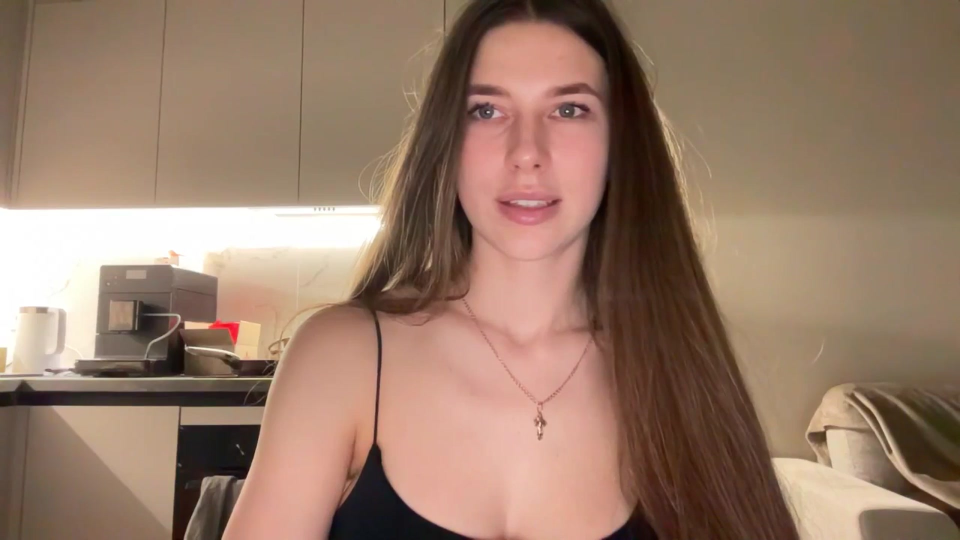 Gallery image thumbnail from kissfreeze's myfreecams stream on, 04/26/2025, 20:48 image 3 of 20