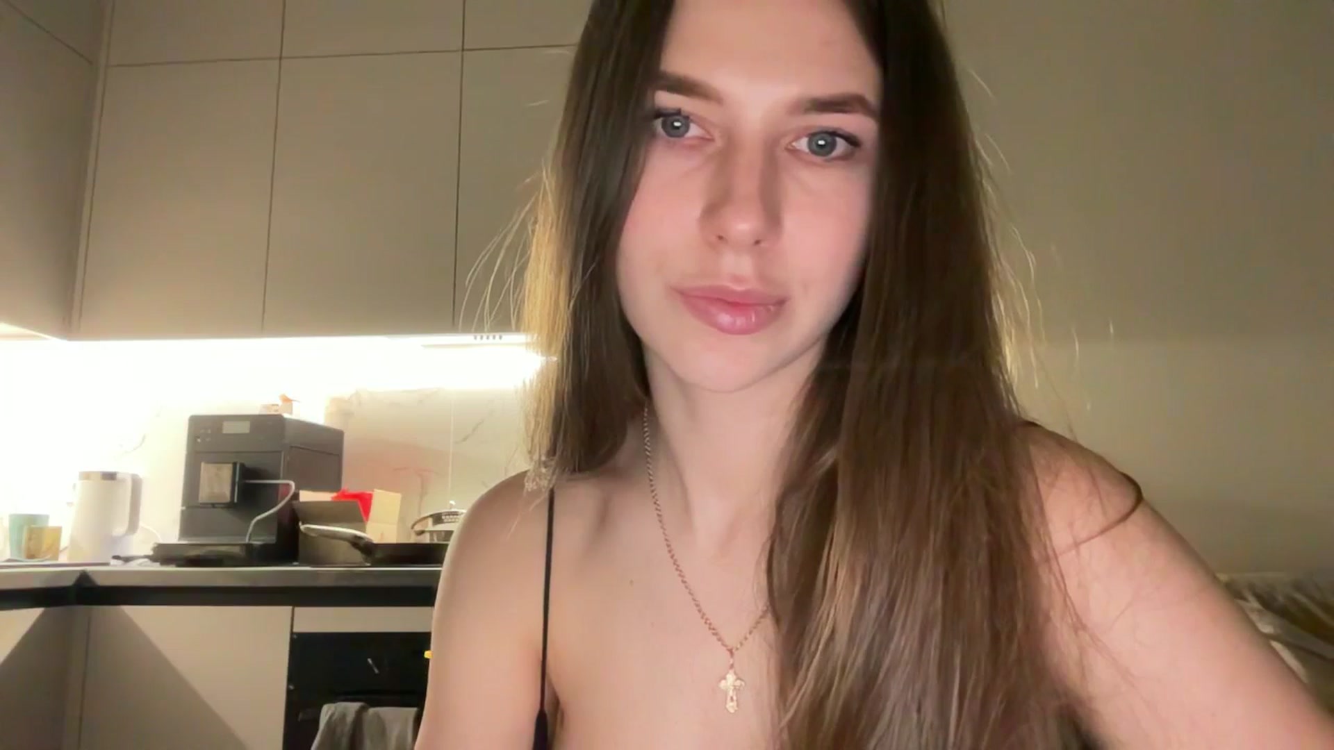 Gallery image thumbnail from kissfreeze's myfreecams stream on, 04/26/2025, 20:48 image 16 of 20