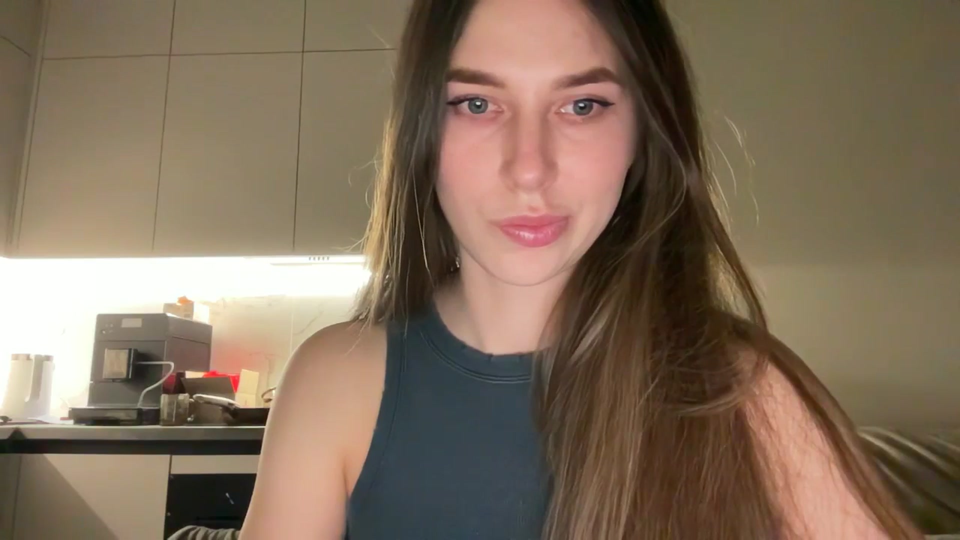 Gallery image thumbnail from kissfreeze's myfreecams stream on, 04/27/2025, 20:49 image 11 of 20