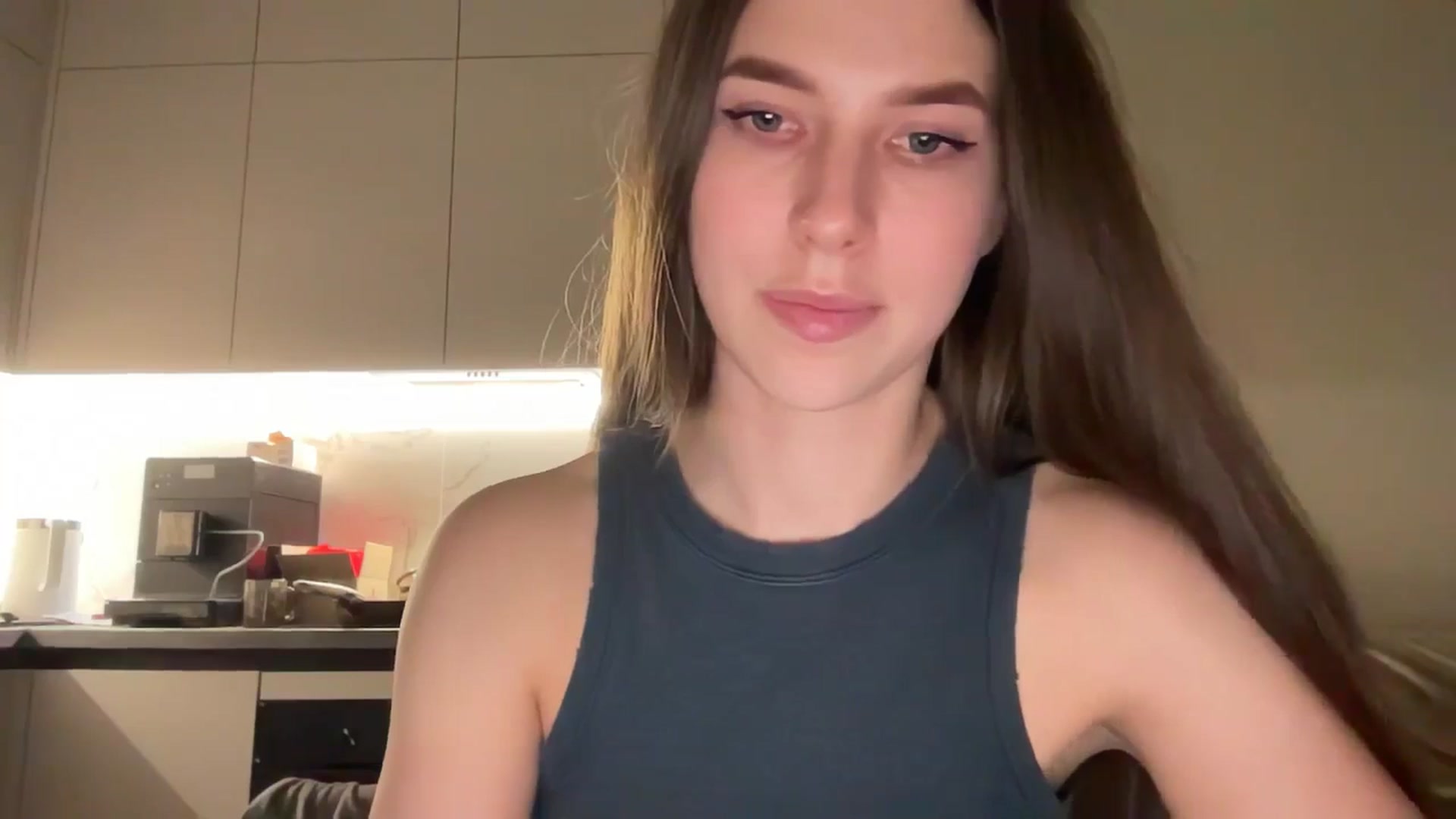 Gallery image thumbnail from kissfreeze's myfreecams stream on, 04/27/2025, 20:49 image 8 of 20