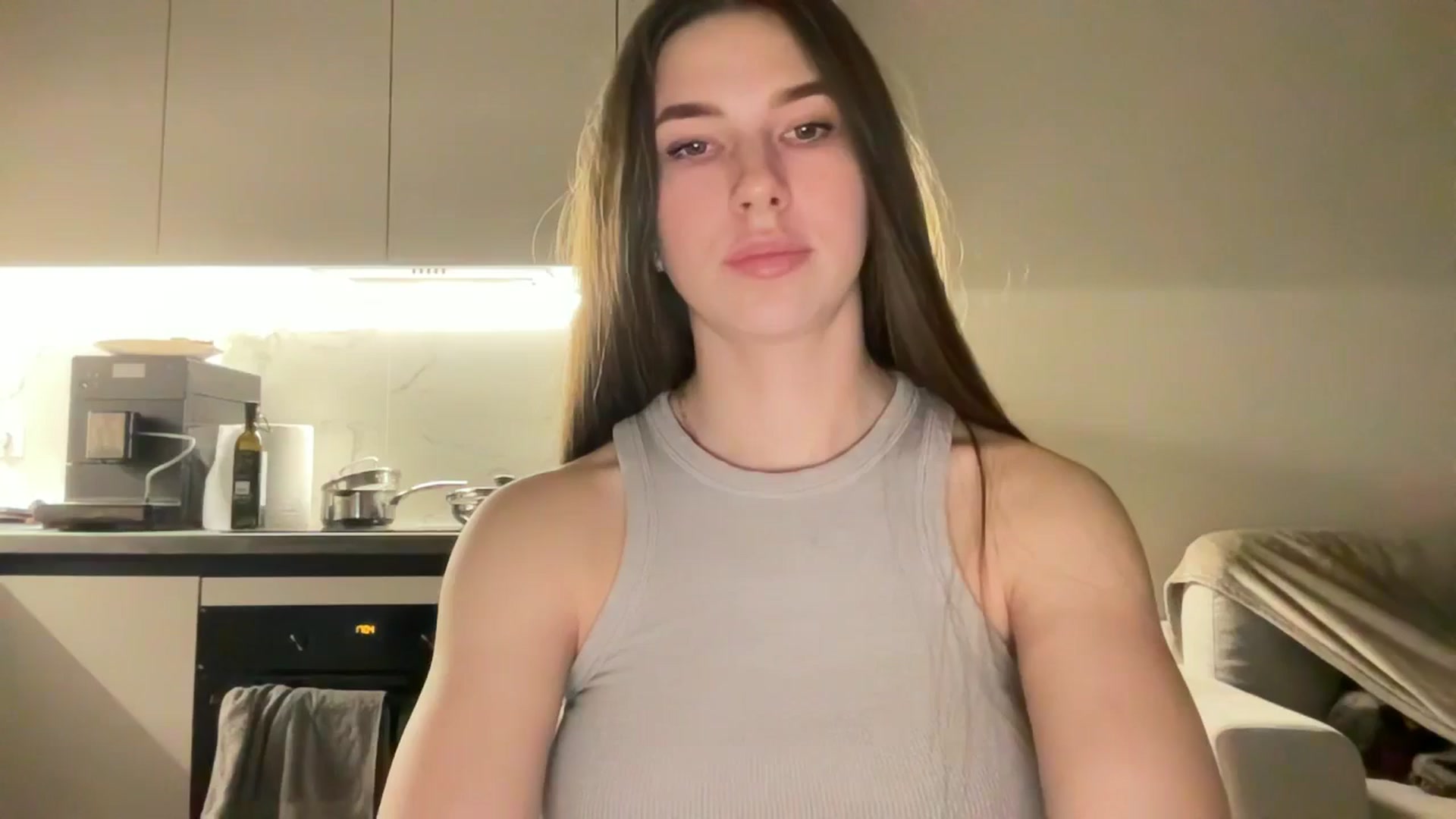 Gallery image thumbnail from kissfreeze's myfreecams stream on, 04/29/2025, 20:16 image 2 of 20