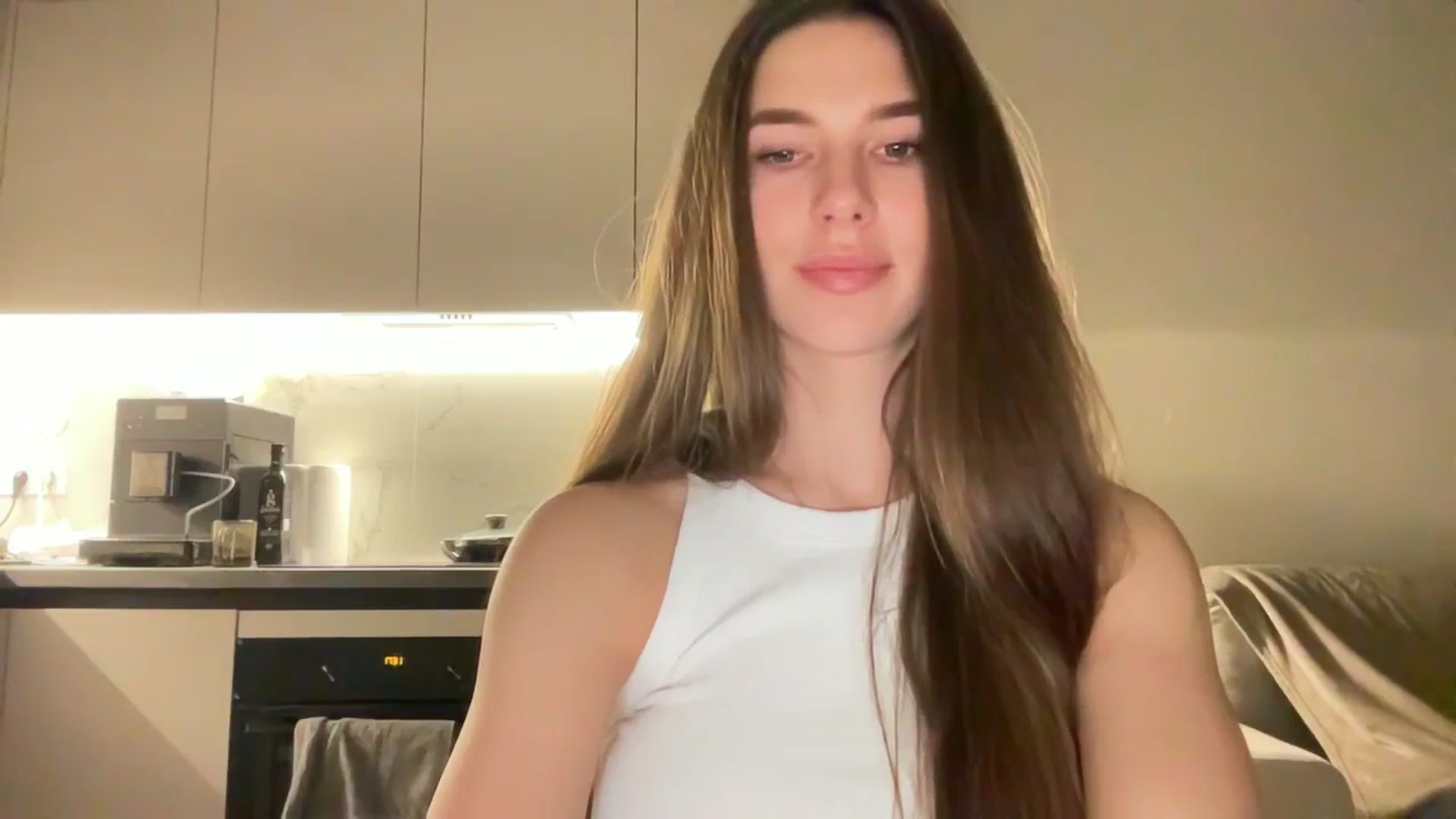 Gallery image thumbnail from kissfreeze's myfreecams stream on, 05/01/2025, 20:01 image 12 of 20