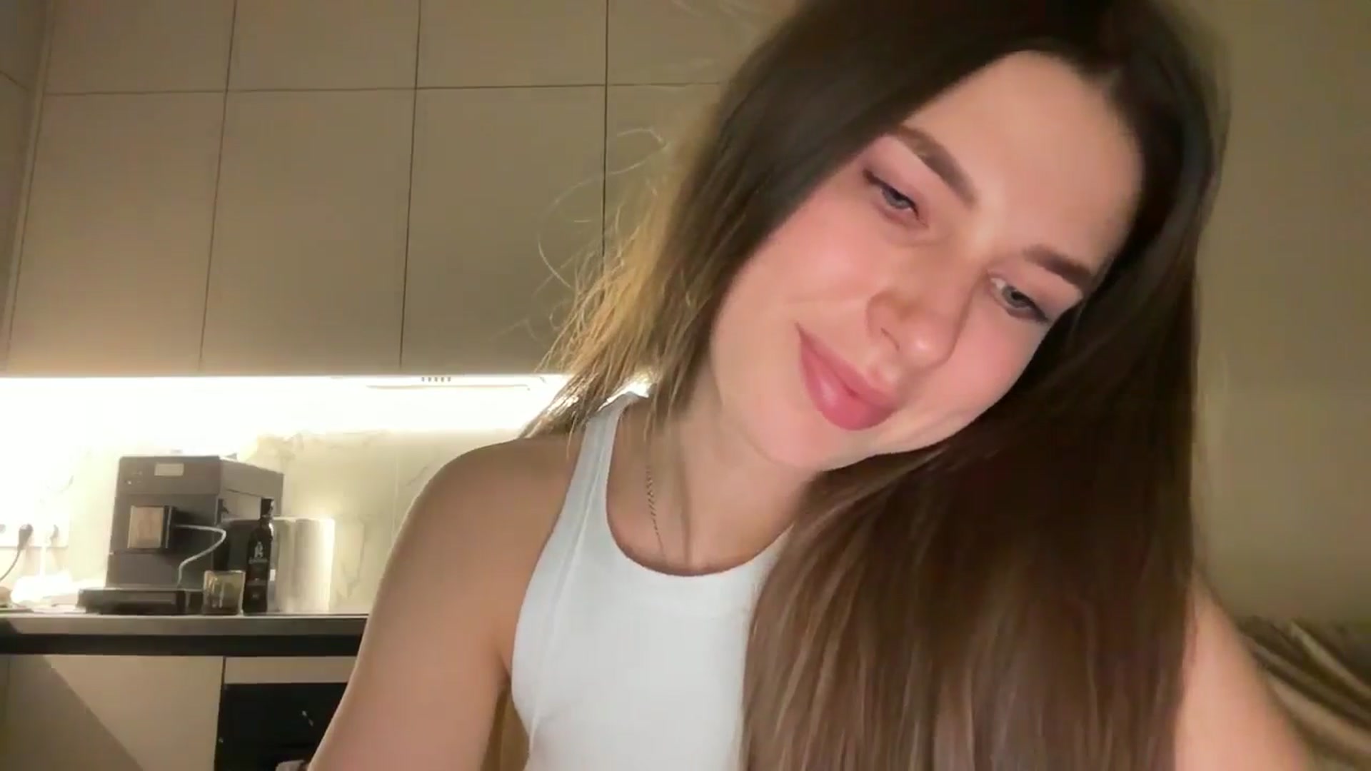 Gallery image thumbnail from kissfreeze's myfreecams stream on, 05/01/2025, 21:22 image 13 of 20