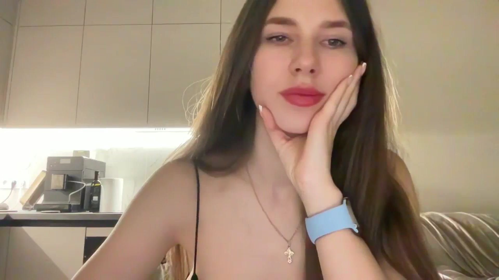 Gallery image thumbnail from kissfreeze's myfreecams stream on, 05/03/2025, 21:49 image 15 of 20