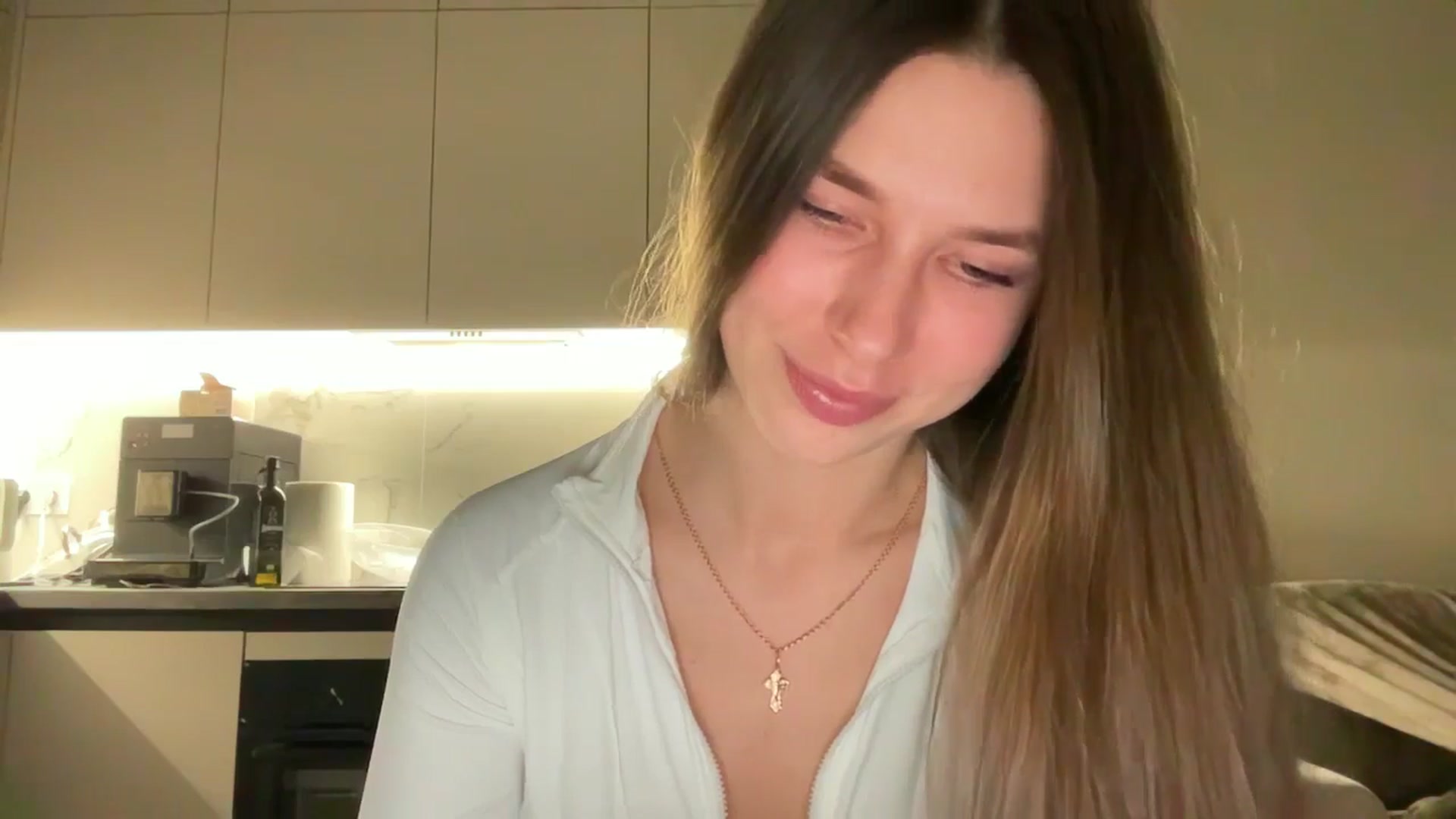 Gallery image thumbnail from kissfreeze's myfreecams stream on, 05/07/2025, 21:13 image 8 of 20