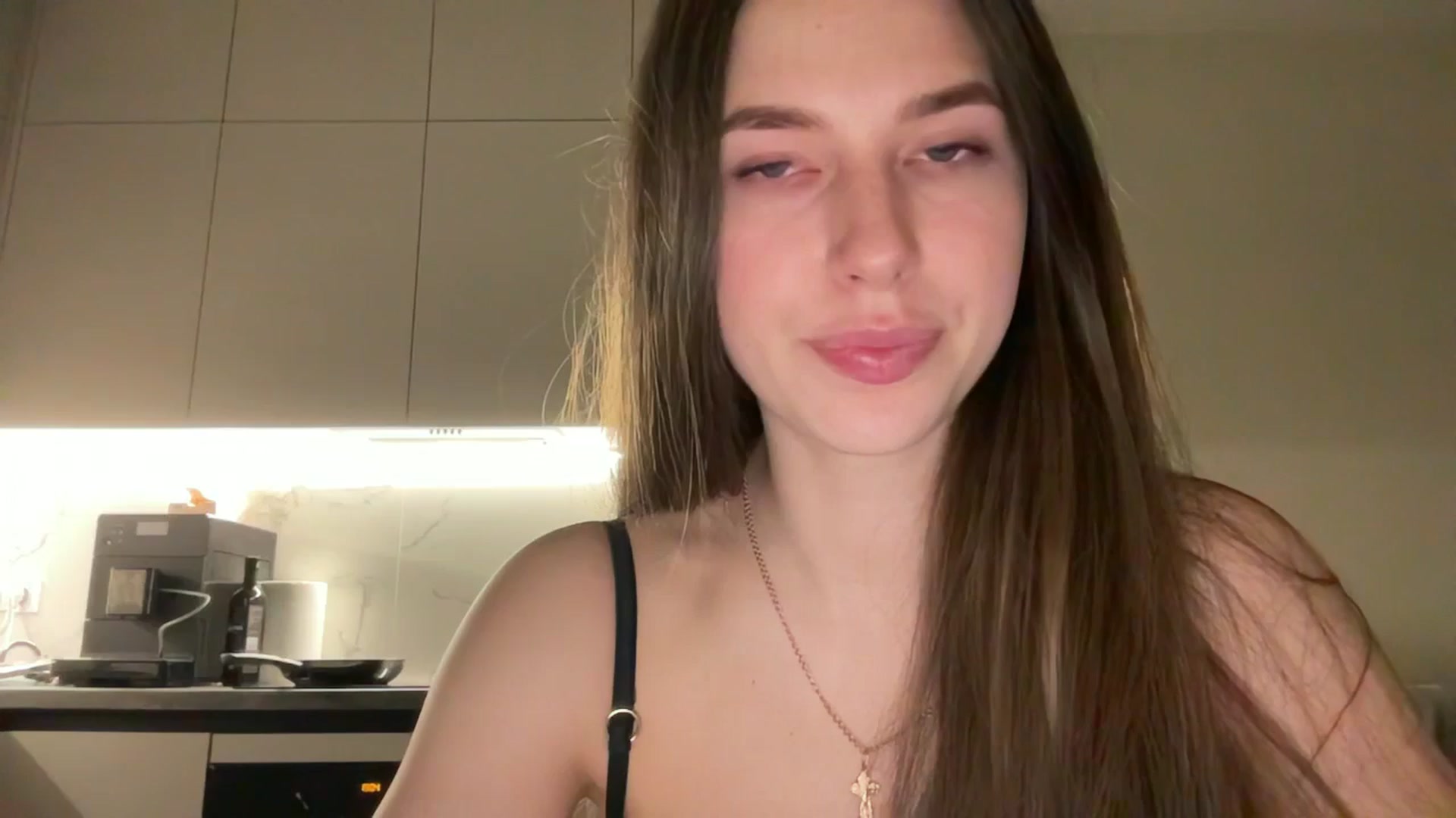 Gallery image thumbnail from kissfreeze's myfreecams stream on, 05/08/2025, 22:09 image 9 of 20