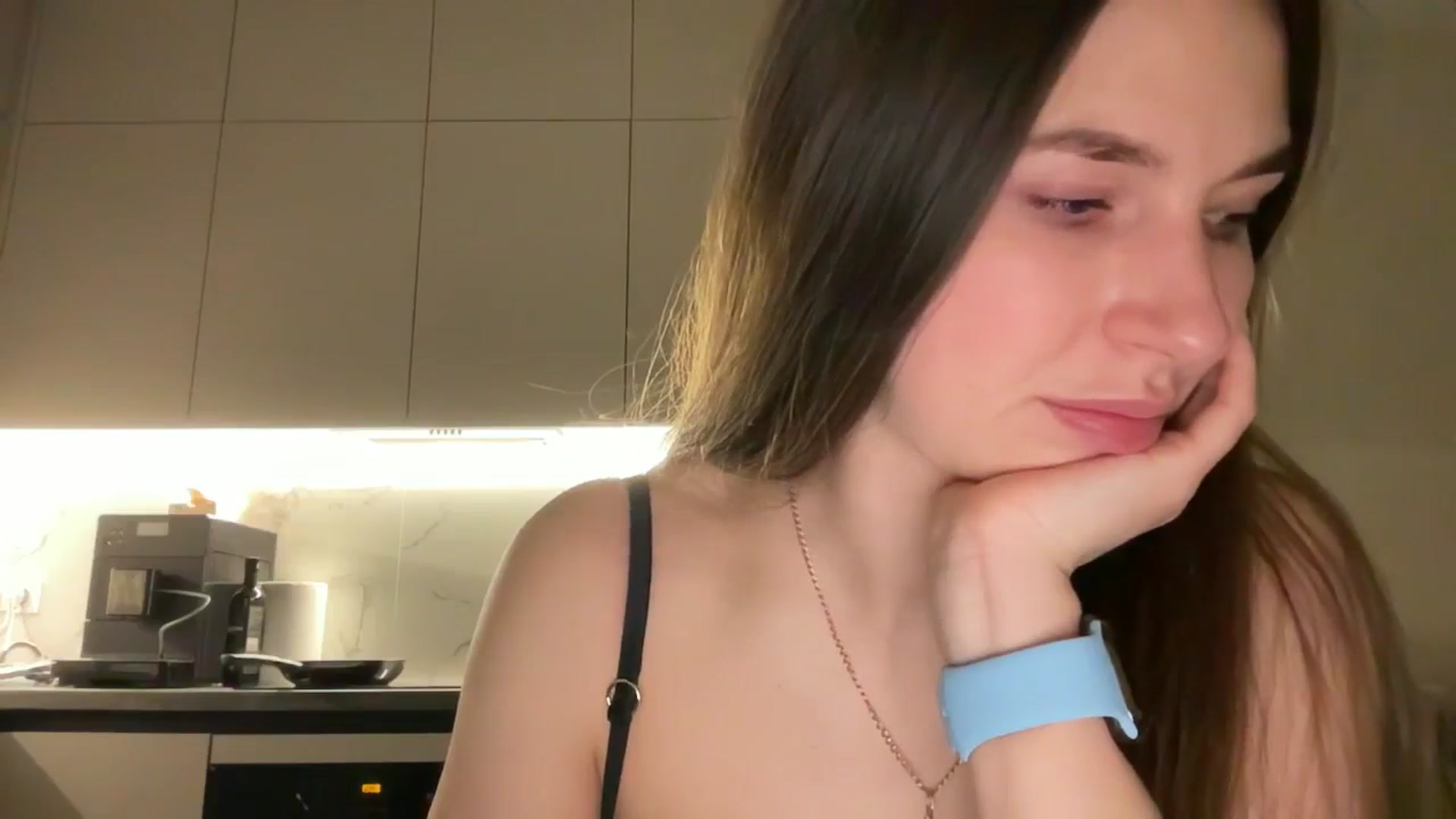 Gallery image thumbnail from kissfreeze's myfreecams stream on, 05/08/2025, 22:09 image 10 of 20
