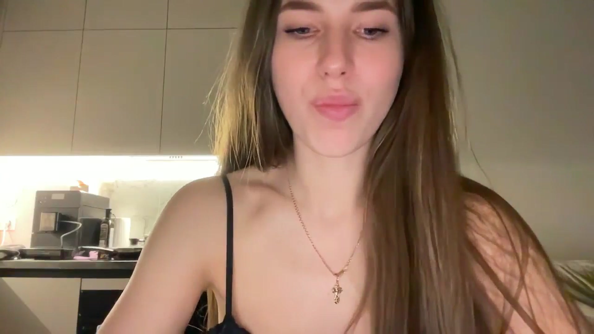 Gallery image thumbnail from kissfreeze's myfreecams stream on, 05/10/2025, 19:49 image 18 of 20