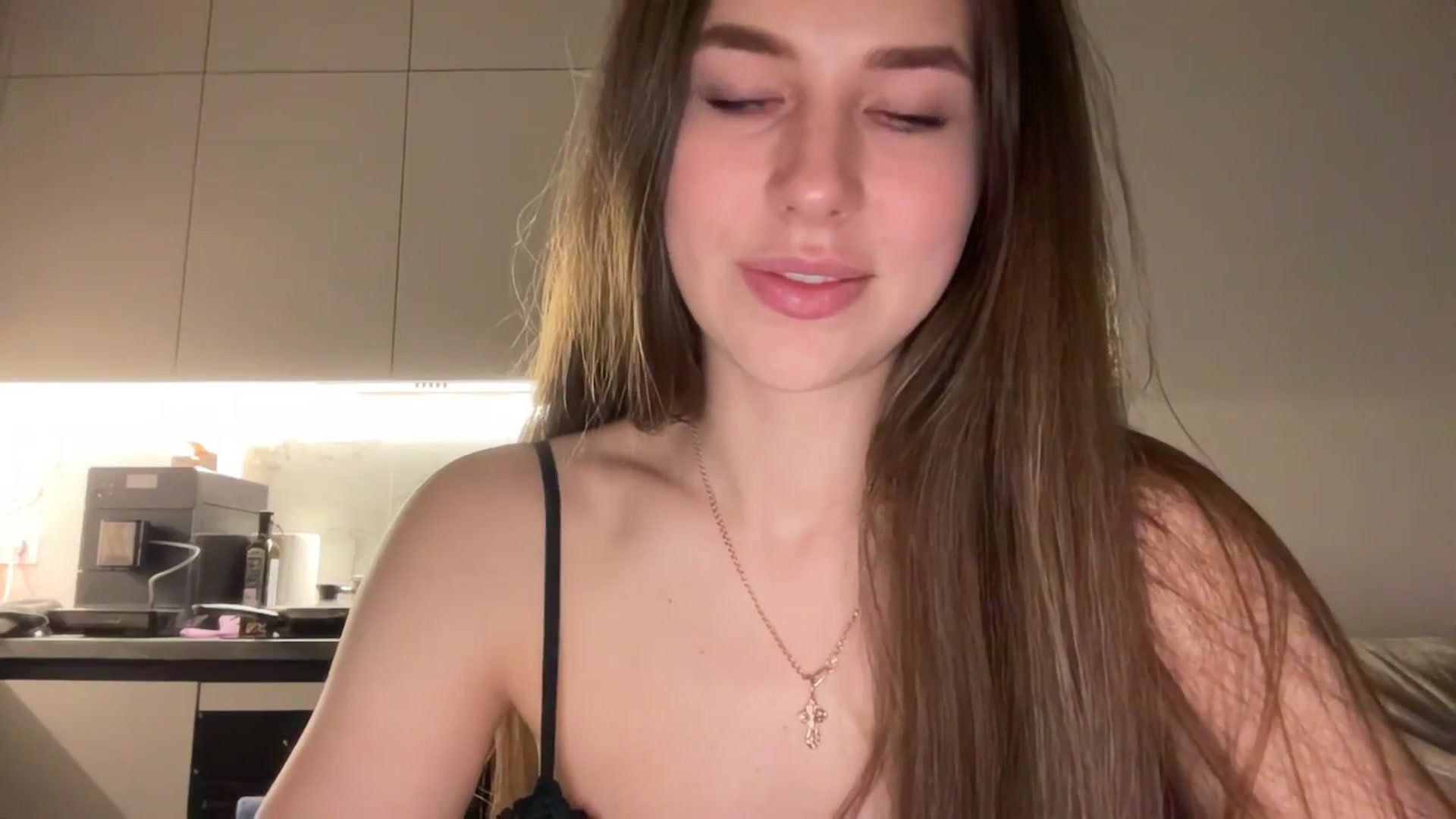Gallery image thumbnail from kissfreeze's myfreecams stream on, 05/10/2025, 19:49 image 19 of 20