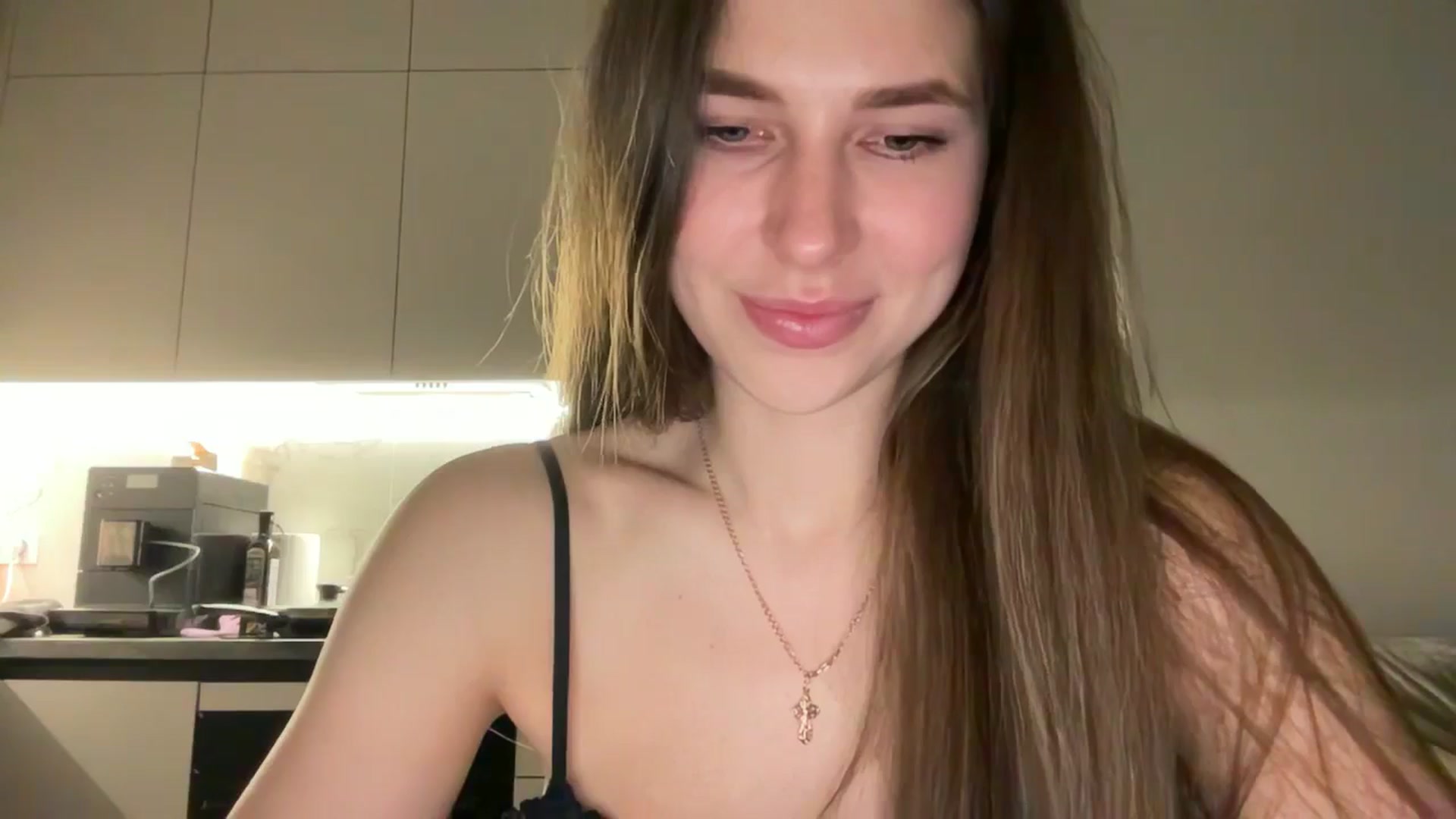 Gallery image thumbnail from kissfreeze's myfreecams stream on, 05/10/2025, 19:49 image 17 of 20