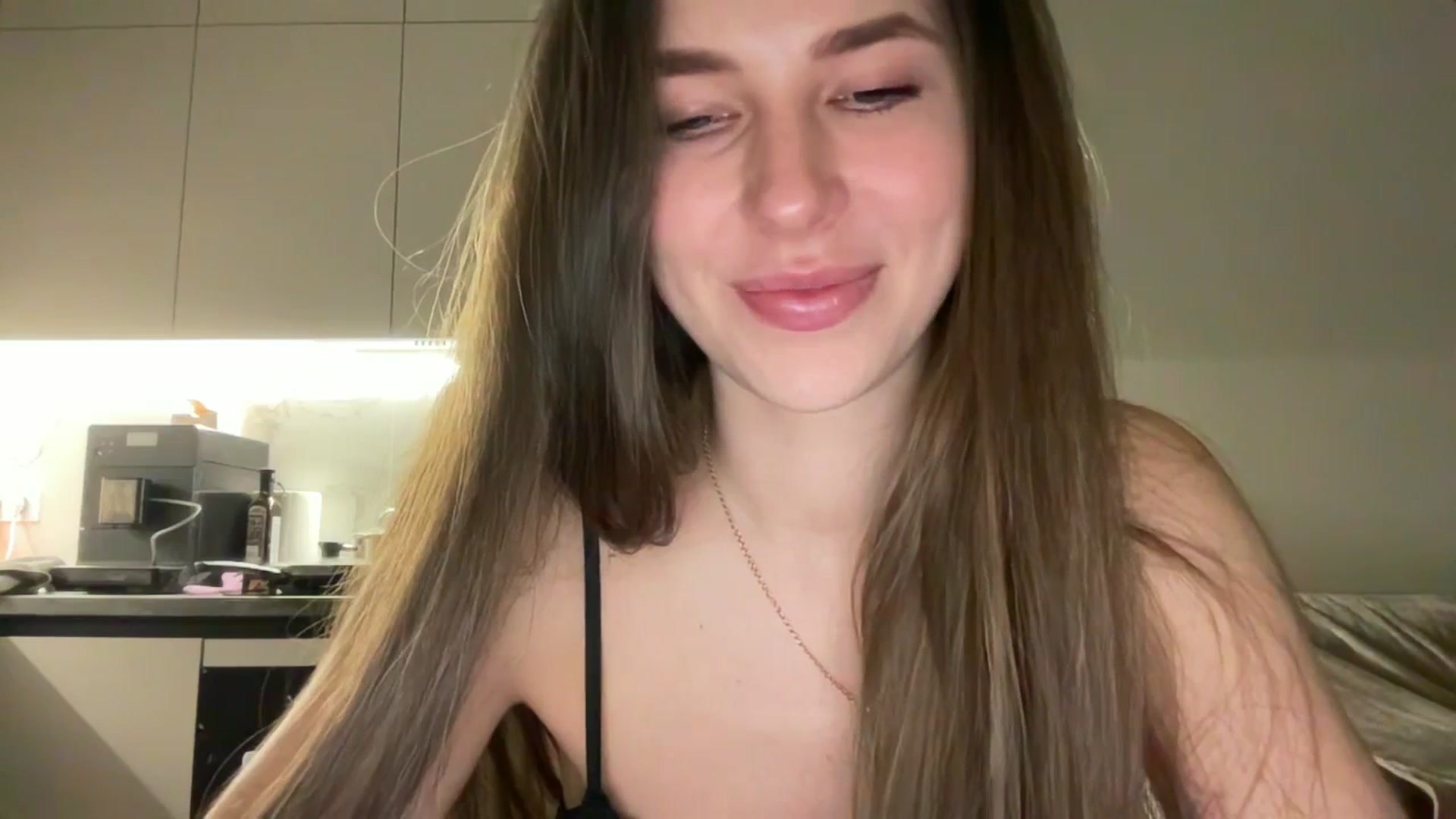 Gallery image thumbnail from kissfreeze's myfreecams stream on, 05/10/2025, 19:49 image 10 of 20