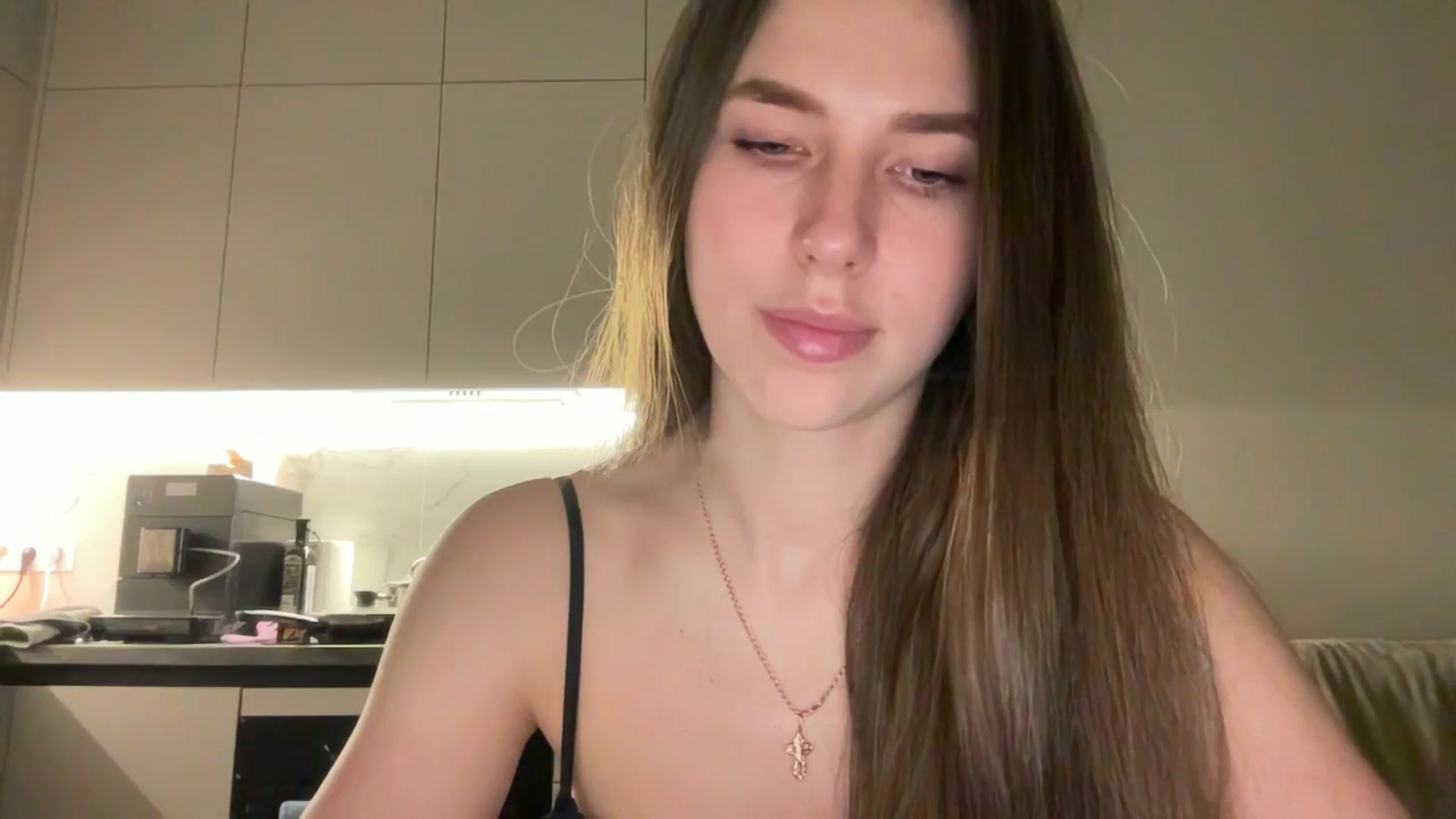 Gallery image thumbnail from kissfreeze's myfreecams stream on, 05/10/2025, 22:25 image 12 of 20