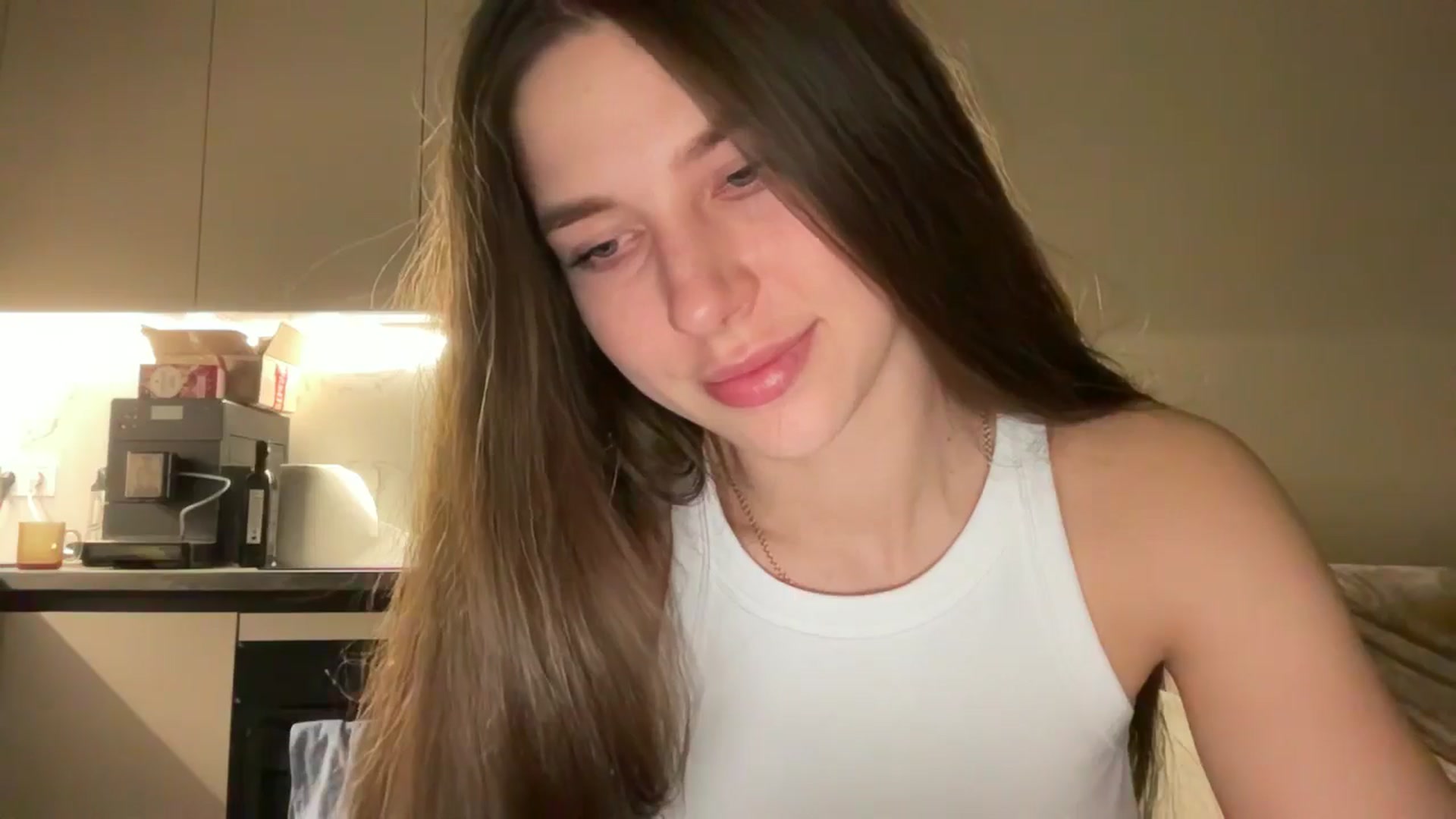 Gallery image thumbnail from kissfreeze's myfreecams stream on, 05/14/2025, 20:37 image 13 of 20