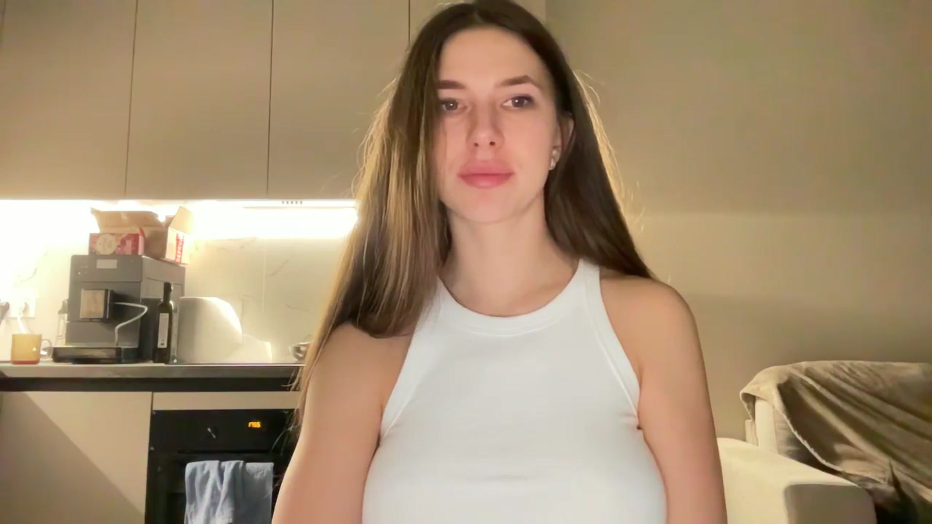 Gallery image thumbnail from kissfreeze's myfreecams stream on, 05/14/2025, 20:37 image 11 of 20