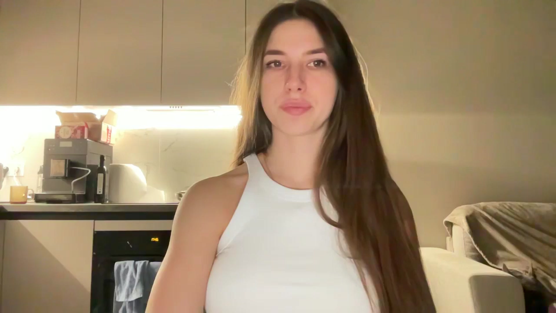 Gallery image thumbnail from kissfreeze's myfreecams stream on, 05/14/2025, 20:37 image 7 of 20