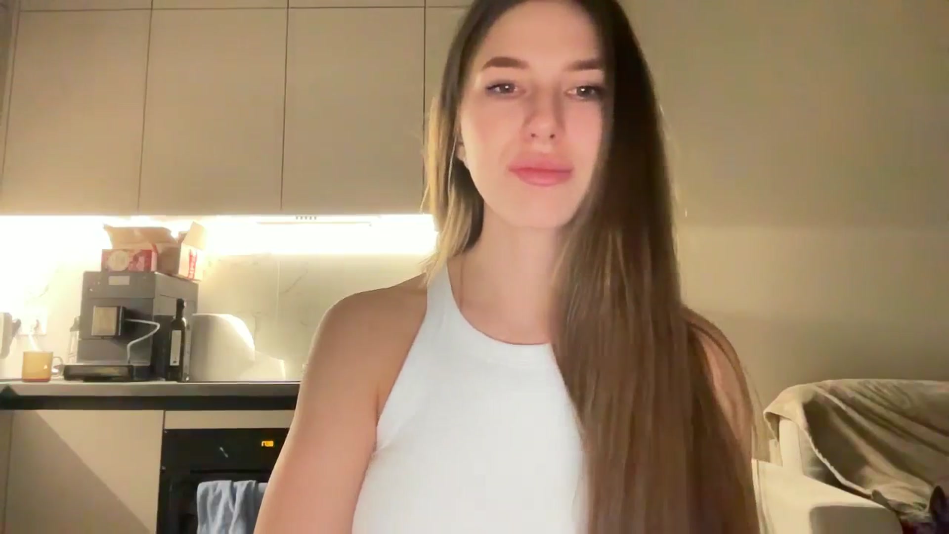 Gallery image thumbnail from kissfreeze's myfreecams stream on, 05/14/2025, 20:37 image 4 of 20