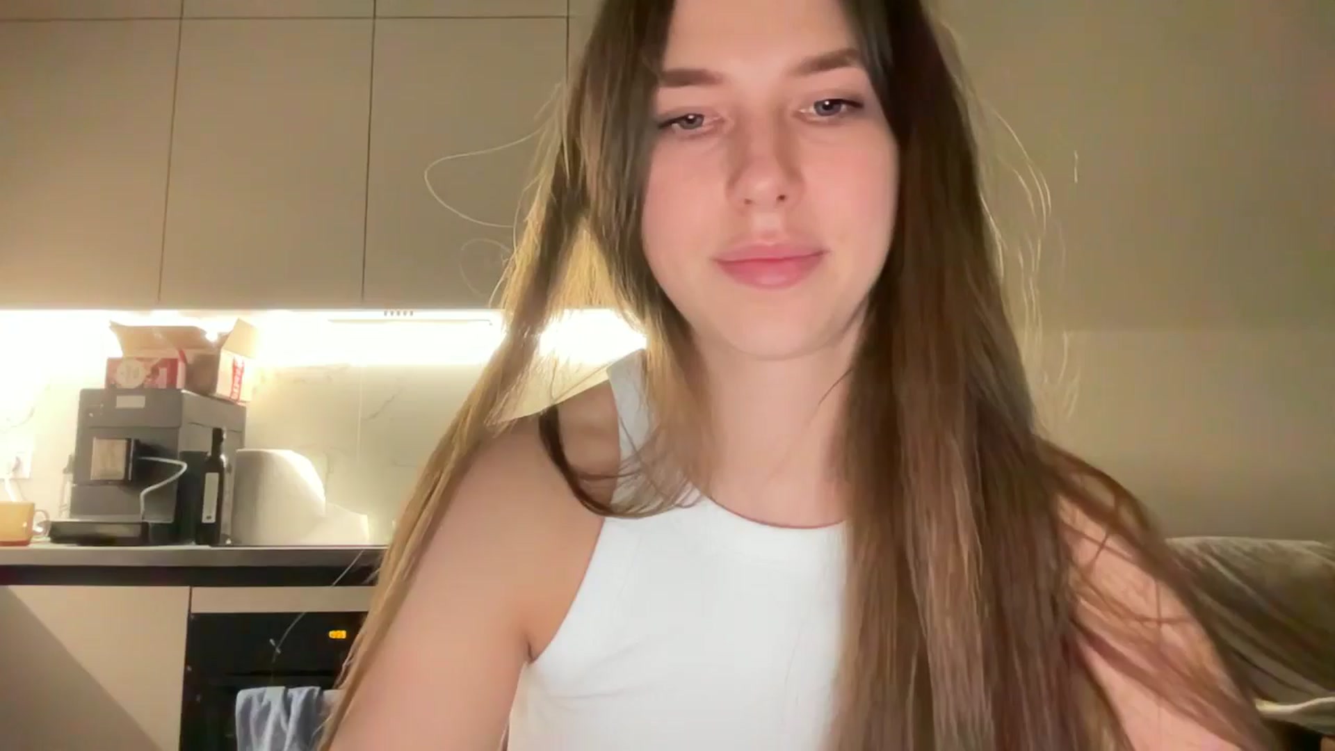 Gallery image thumbnail from kissfreeze's myfreecams stream on, 05/14/2025, 22:08 image 15 of 20
