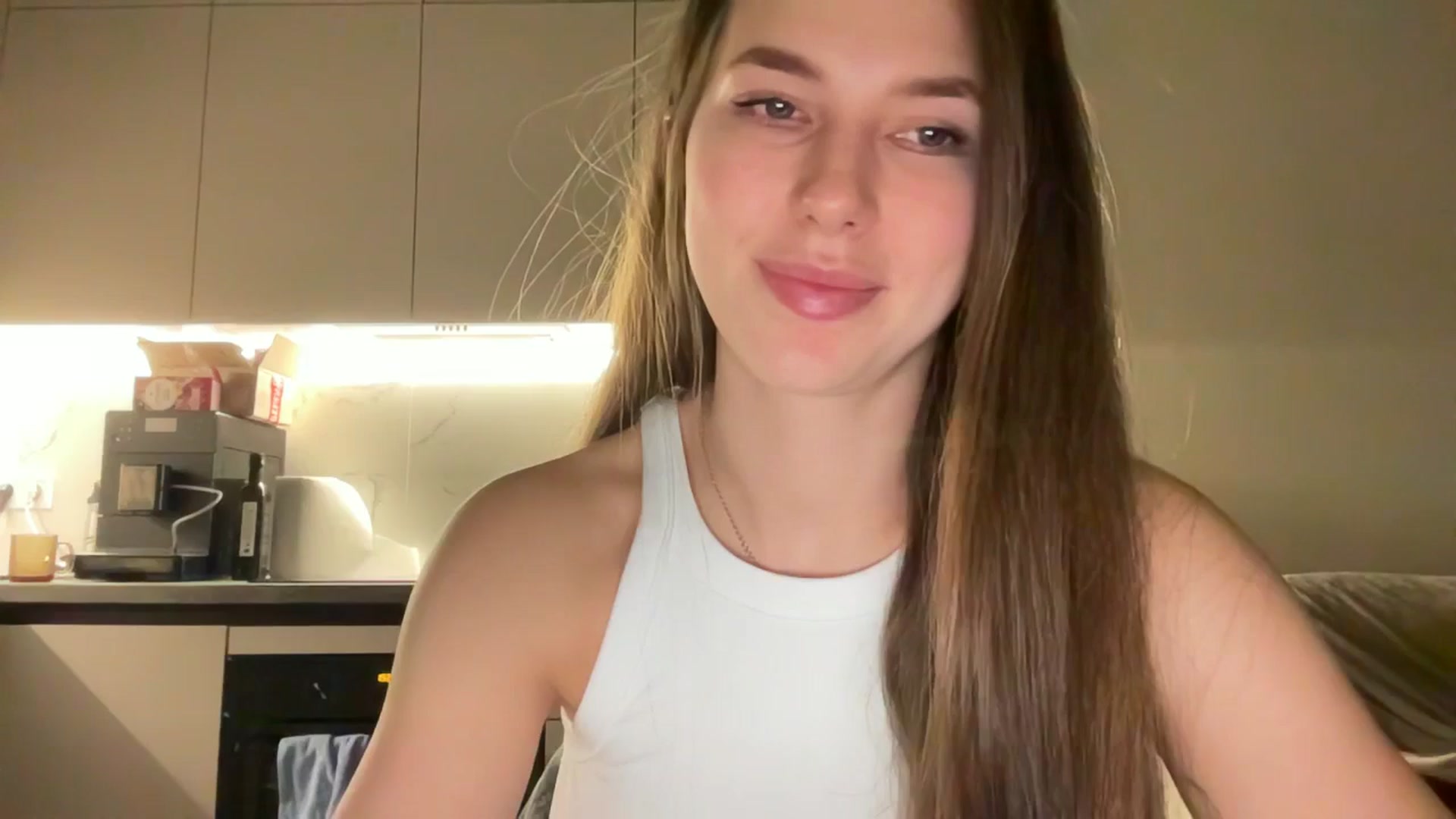 Gallery image thumbnail from kissfreeze's myfreecams stream on, 05/14/2025, 22:08 image 7 of 20
