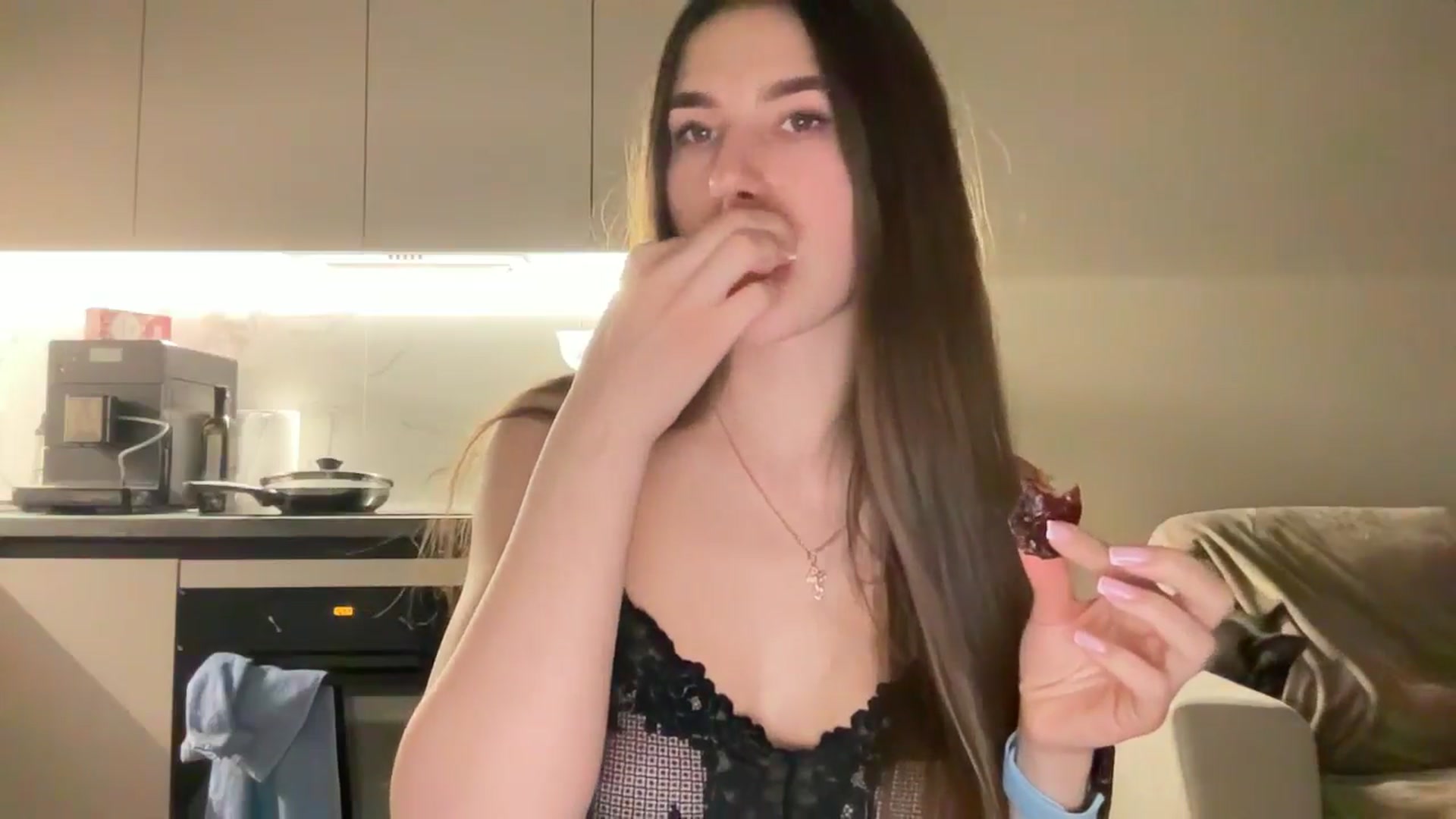 Gallery image thumbnail from kissfreeze's myfreecams stream on, 05/16/2025, 22:50 image 13 of 20