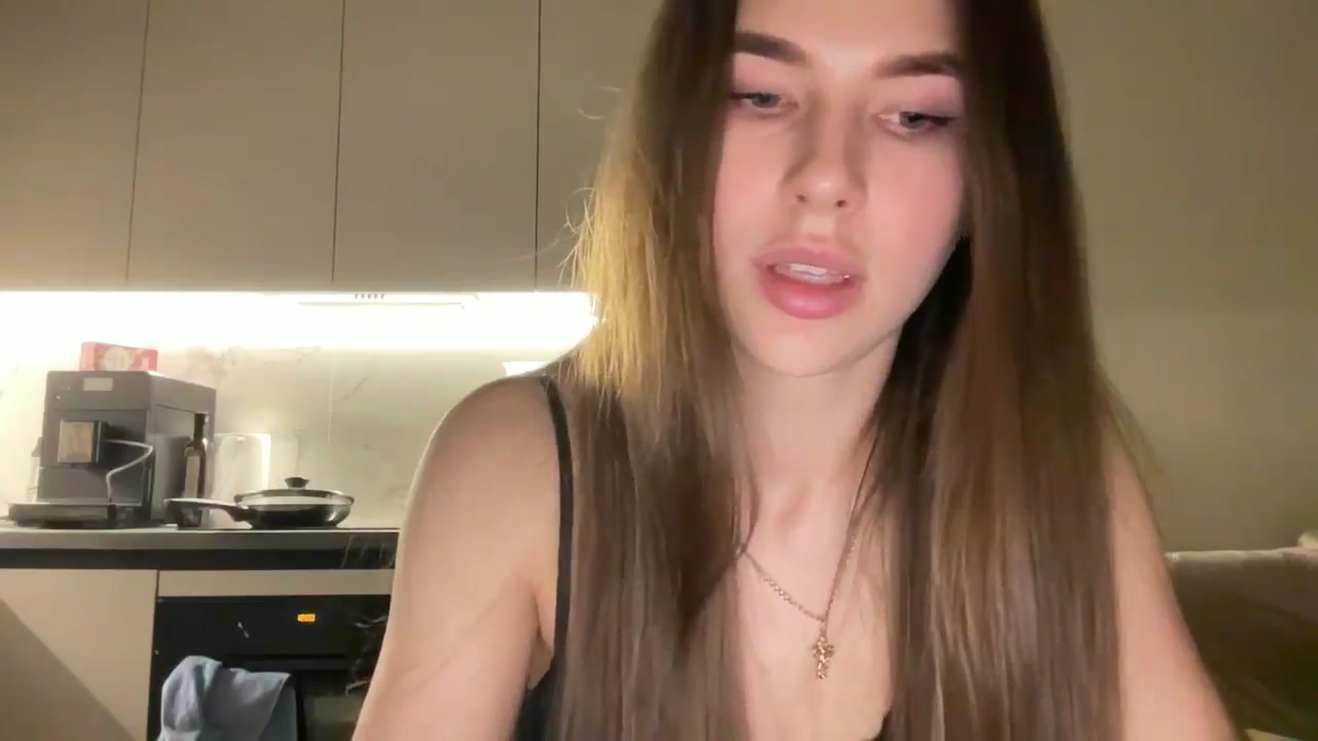 Gallery image thumbnail from kissfreeze's myfreecams stream on, 05/16/2025, 22:50 image 7 of 20