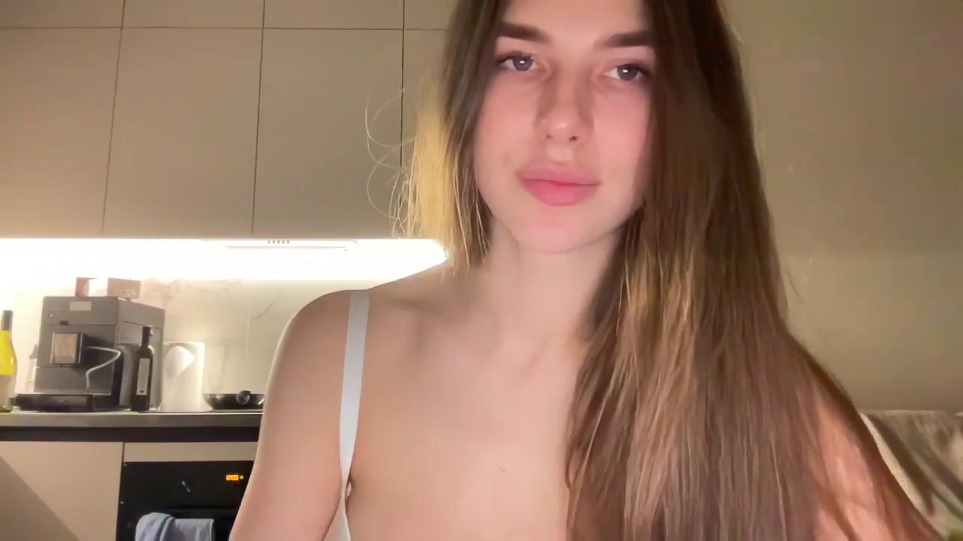 Gallery image thumbnail from kissfreeze's myfreecams stream on, 05/17/2025, 21:20 image 5 of 20