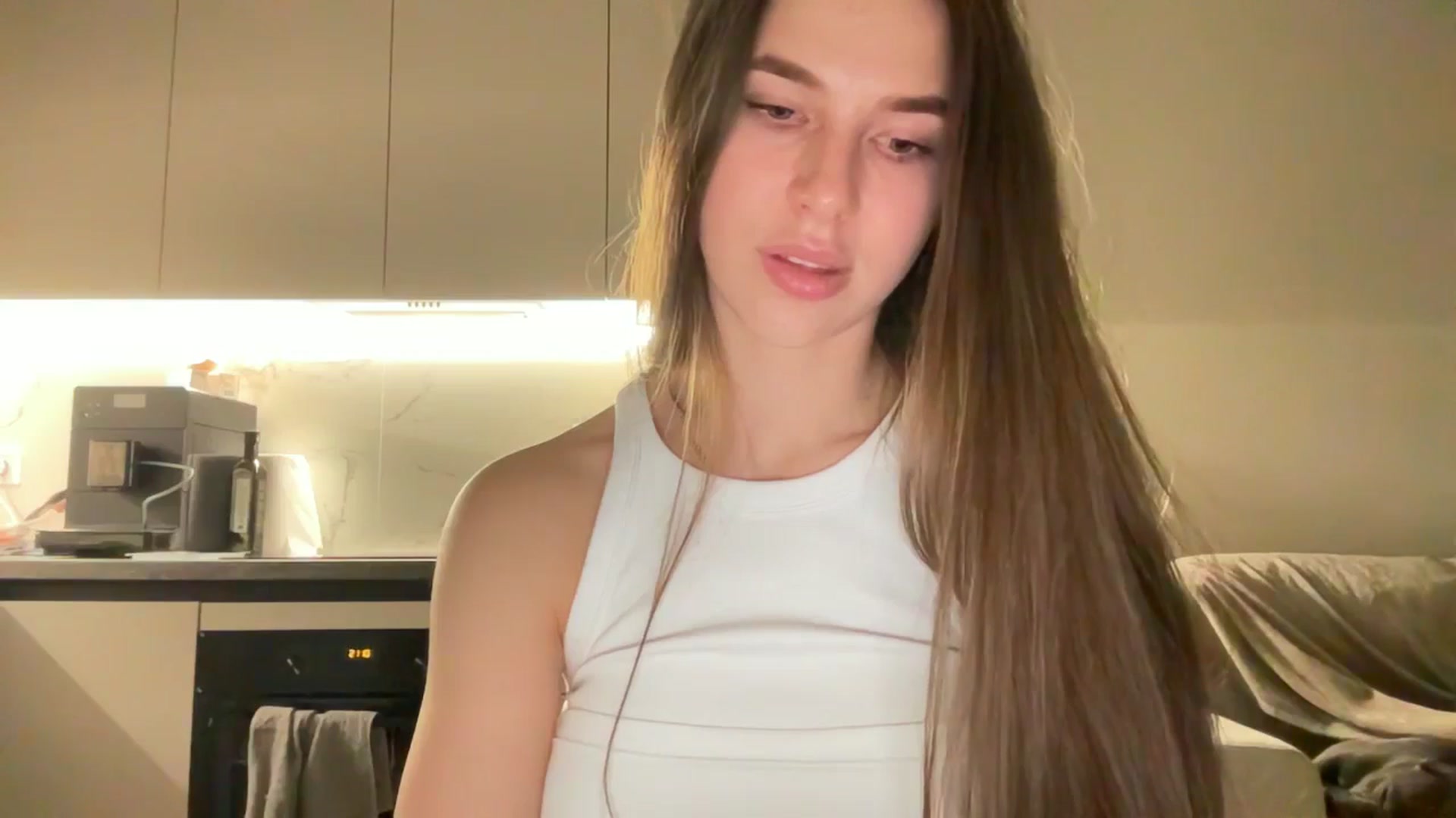 Gallery image thumbnail from kissfreeze's myfreecams stream on, 05/21/2025, 20:37 image 17 of 20