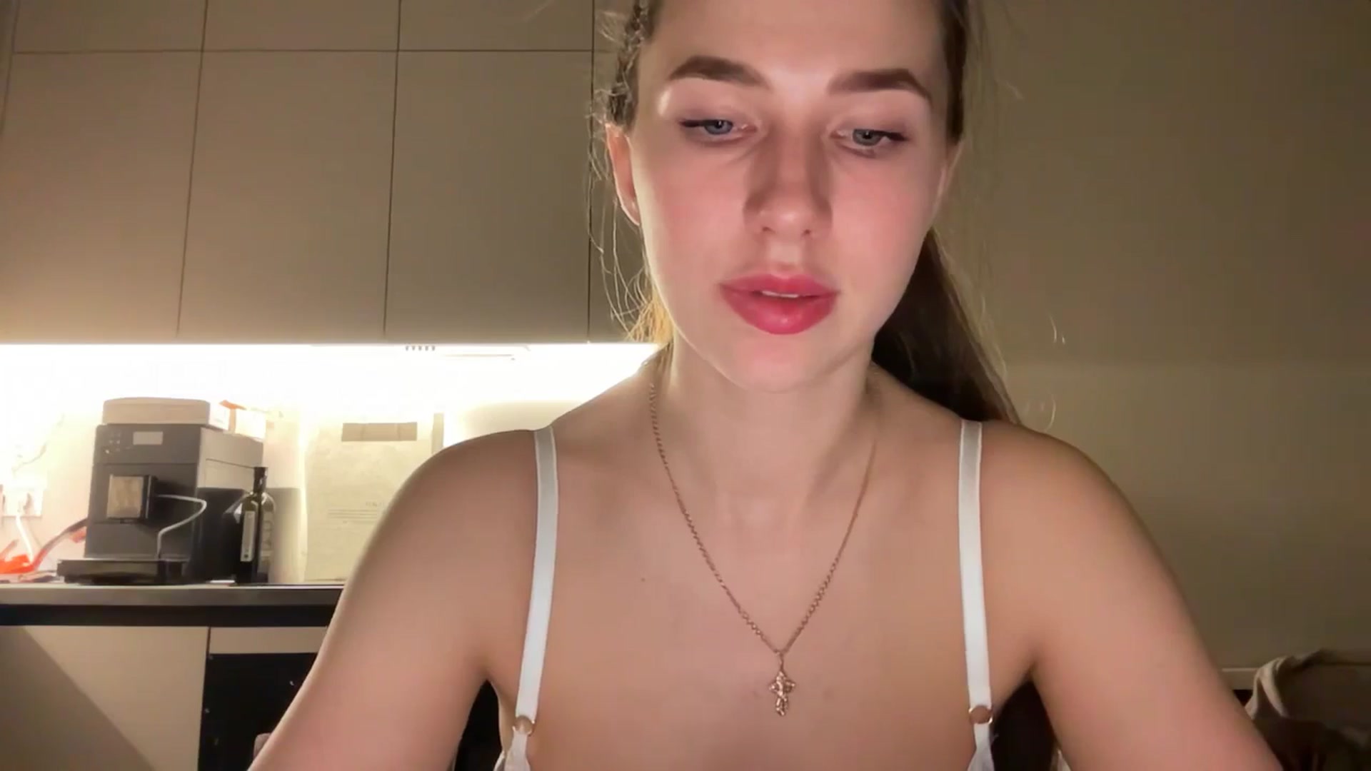 Gallery image thumbnail from kissfreeze's myfreecams stream on, 05/24/2025, 20:51 image 2 of 20