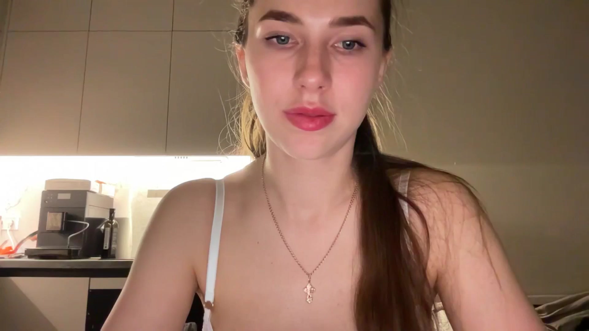 Gallery image thumbnail from kissfreeze's myfreecams stream on, 05/24/2025, 20:51 image 19 of 20