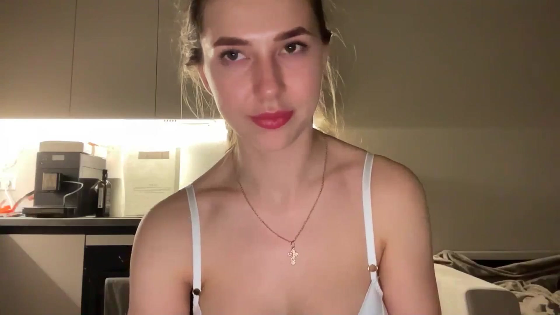 Gallery image thumbnail from kissfreeze's myfreecams stream on, 05/24/2025, 22:26 image 4 of 20