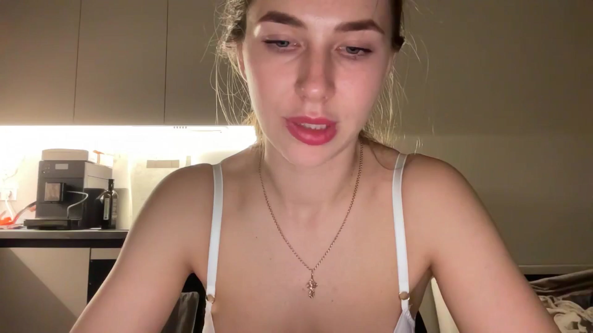 Gallery image thumbnail from kissfreeze's myfreecams stream on, 05/24/2025, 22:26 image 5 of 20