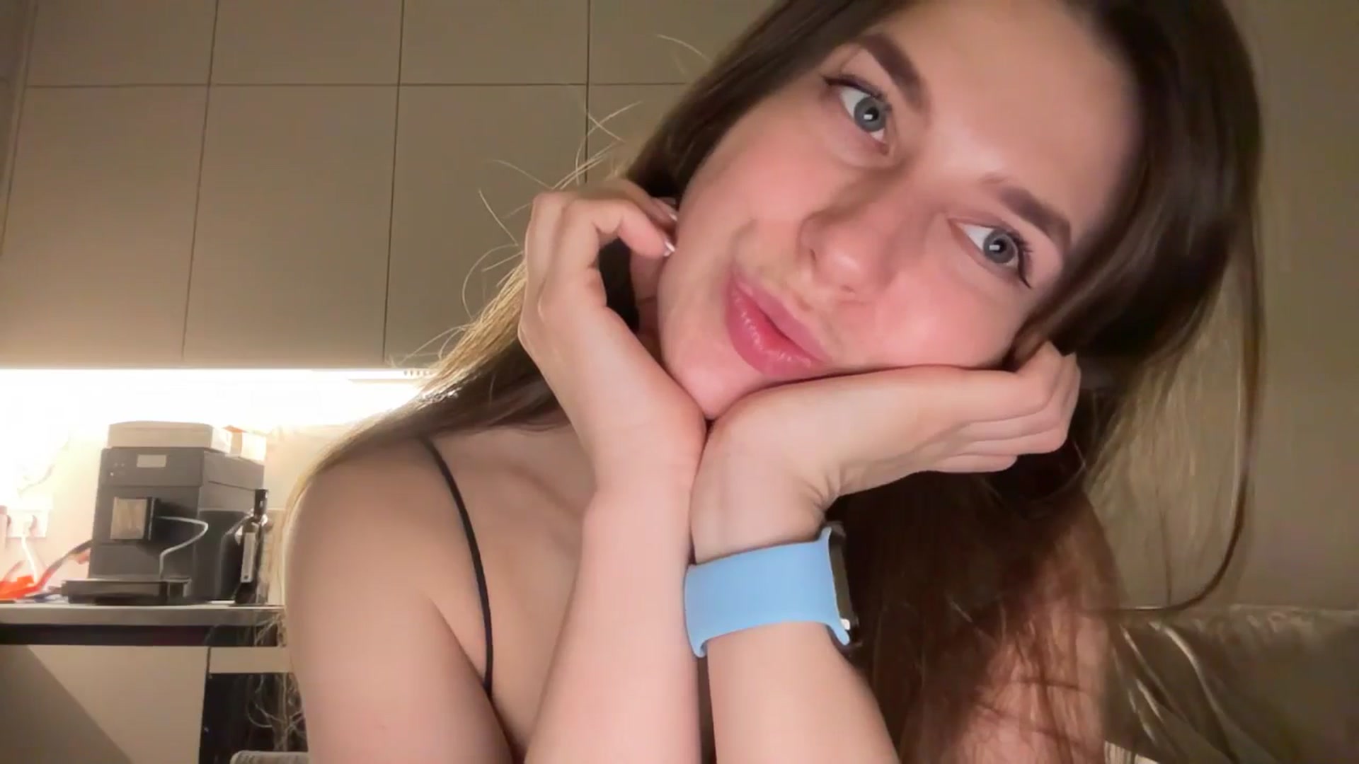 Gallery image thumbnail from kissfreeze's myfreecams stream on, 05/25/2025, 22:56 image 3 of 20