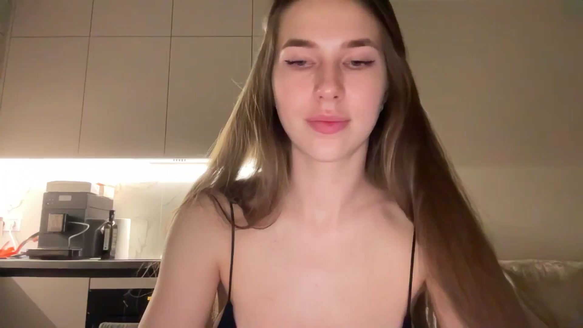 Gallery image thumbnail from kissfreeze's myfreecams stream on, 05/25/2025, 22:56 image 2 of 20