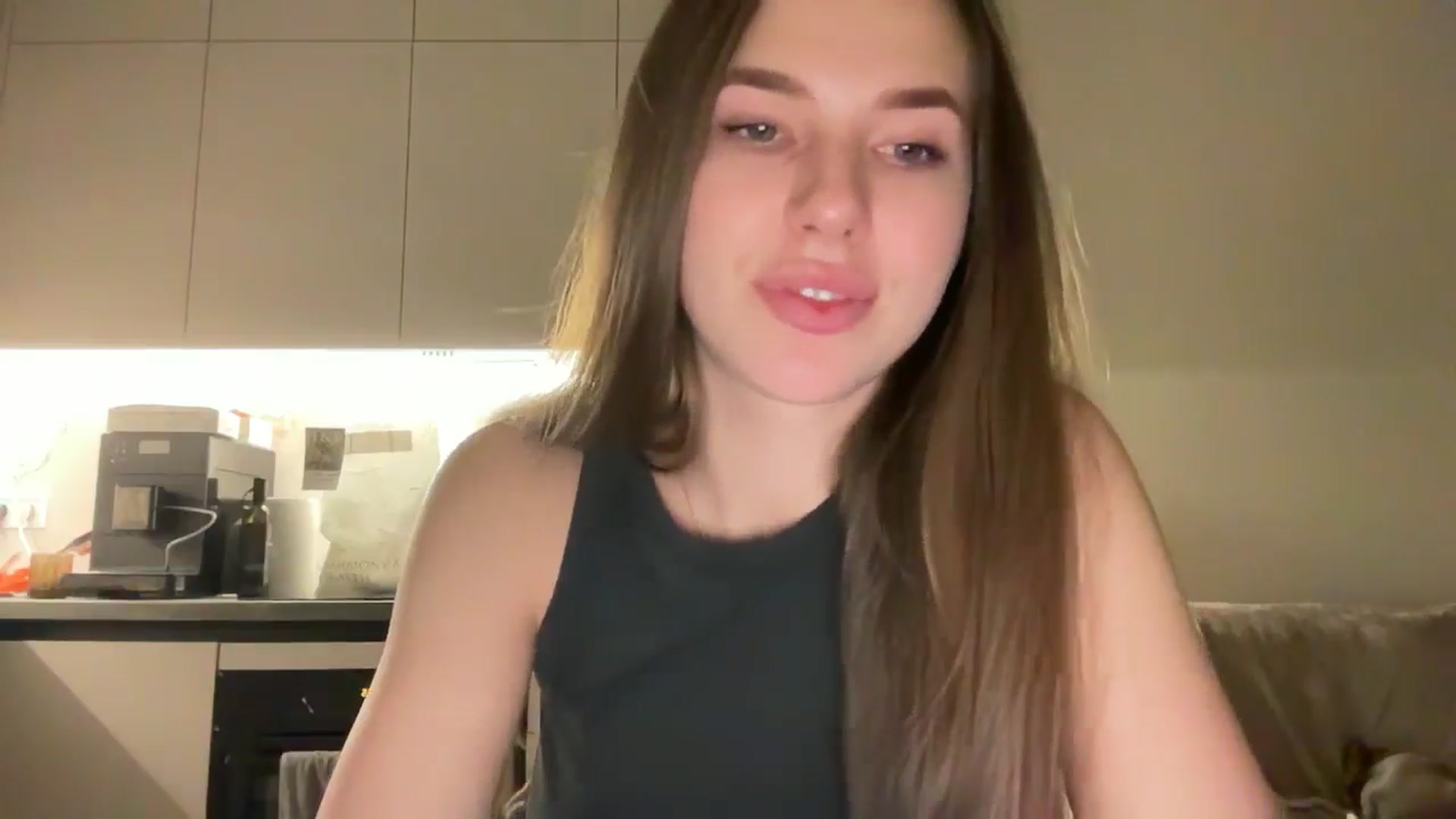 Gallery image thumbnail from kissfreeze's myfreecams stream on, 05/26/2025, 21:00 image 11 of 20