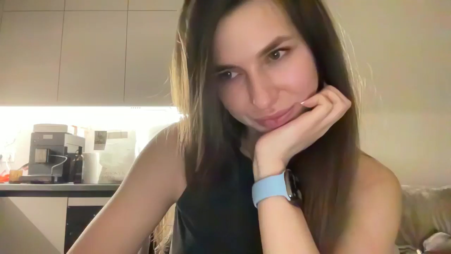 Gallery image thumbnail from kissfreeze's myfreecams stream on, 05/26/2025, 21:00 image 20 of 20