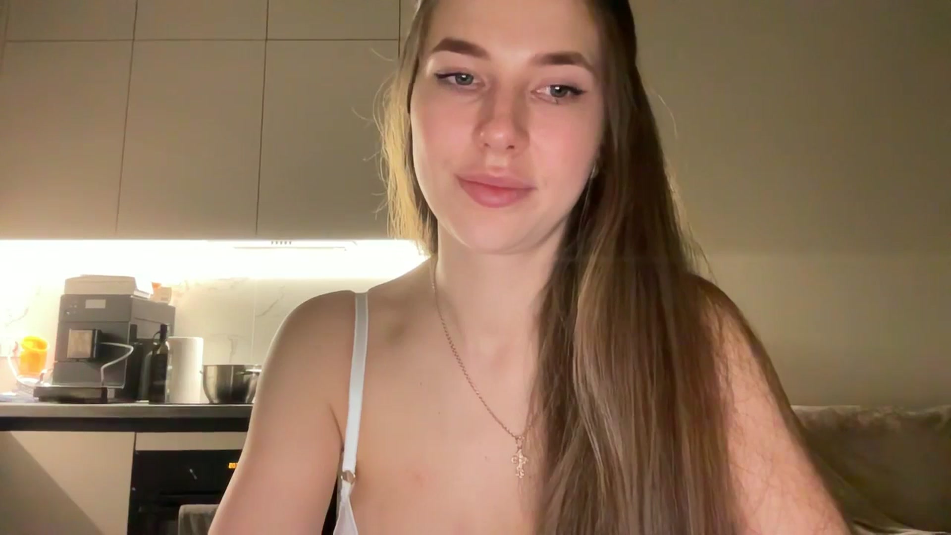Gallery image thumbnail from kissfreeze's myfreecams stream on, 05/27/2025, 20:48 image 13 of 20