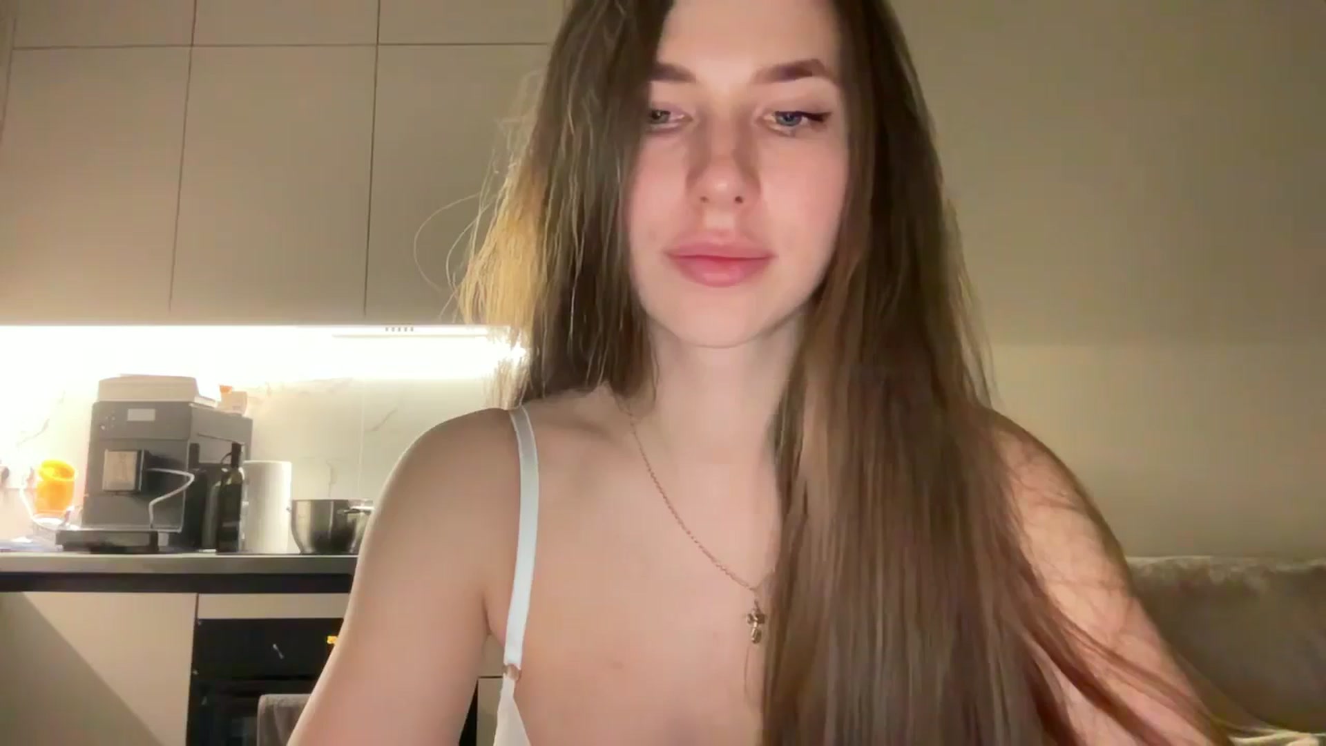 Gallery image thumbnail from kissfreeze's myfreecams stream on, 05/27/2025, 20:48 image 19 of 20