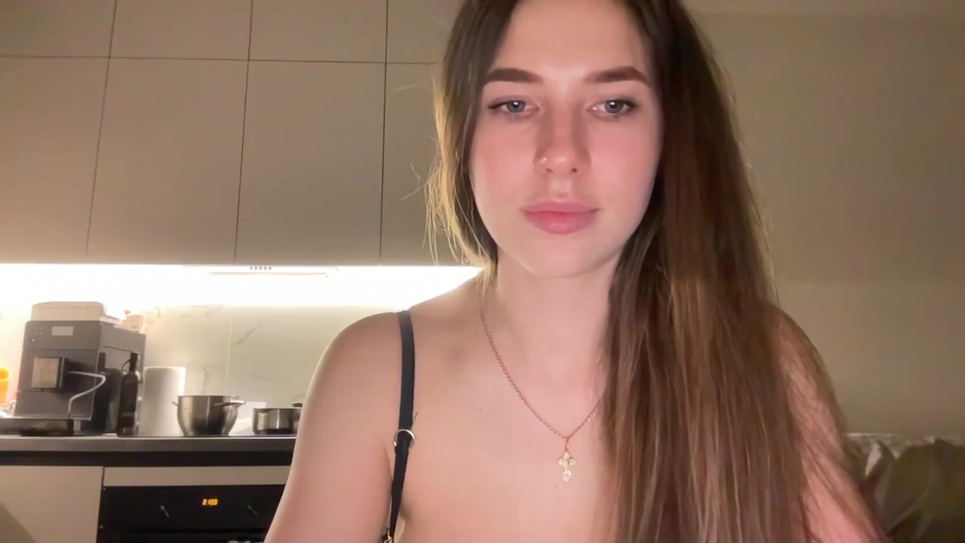Gallery image thumbnail from kissfreeze's myfreecams stream on, 06/03/2025, 21:29 image 11 of 20