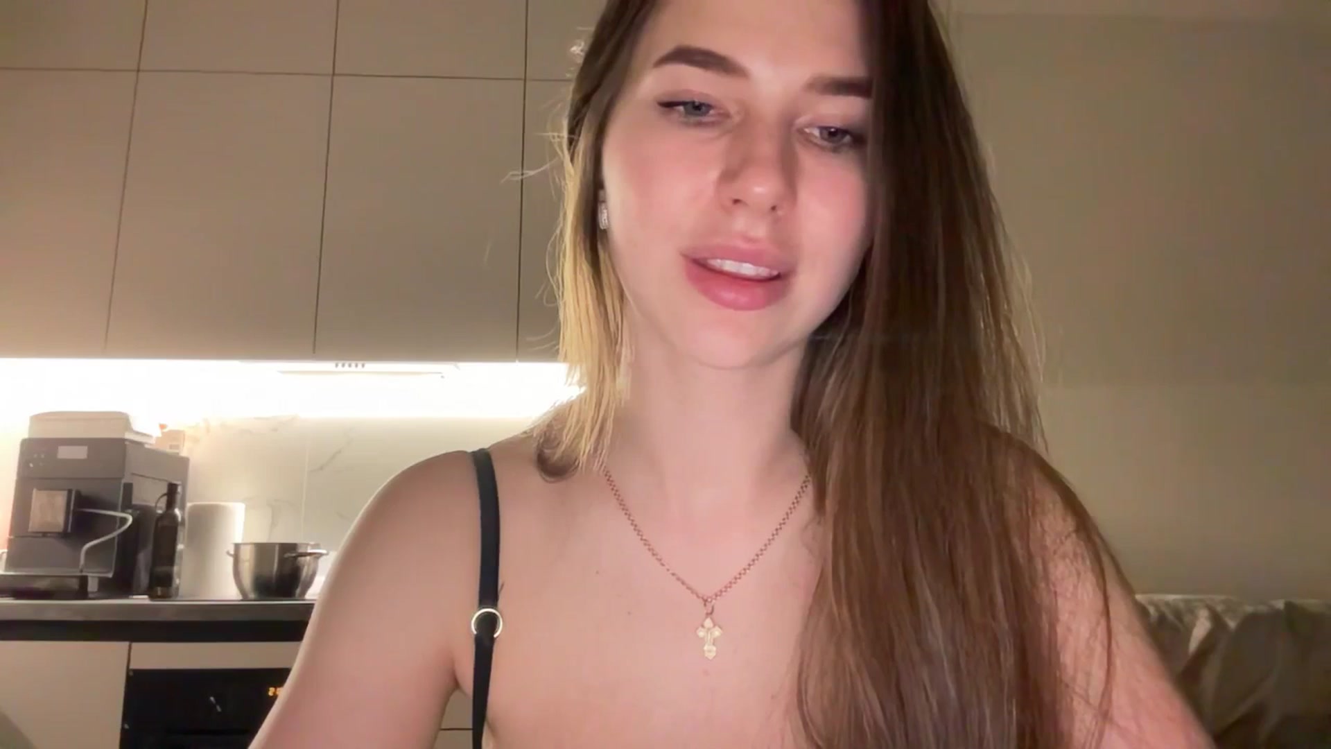 Gallery image thumbnail from kissfreeze's myfreecams stream on, 06/03/2025, 21:29 image 8 of 20