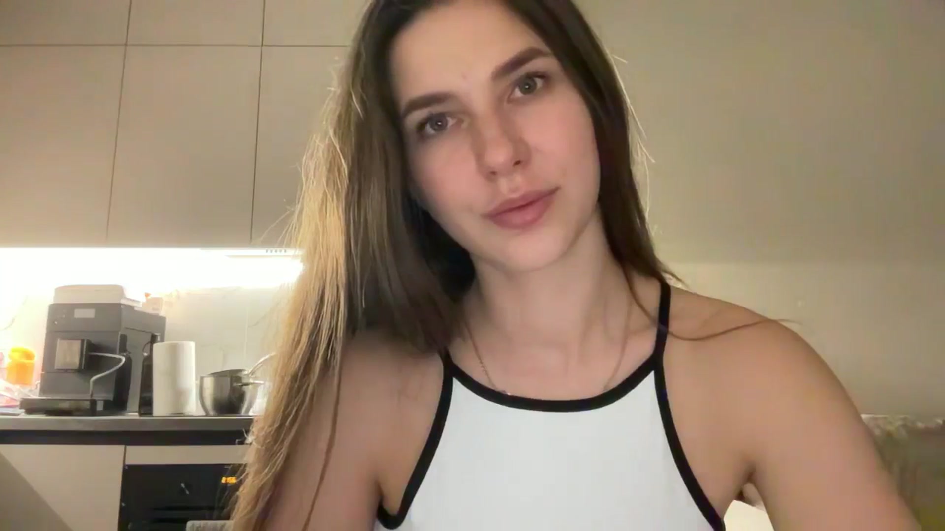 Gallery image thumbnail from kissfreeze's myfreecams stream on, 06/04/2025, 21:38 image 13 of 20