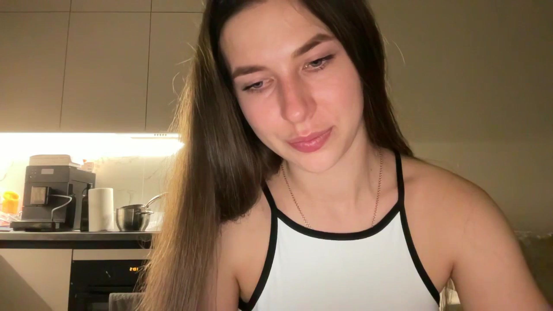 Gallery image thumbnail from kissfreeze's myfreecams stream on, 06/04/2025, 21:38 image 6 of 20
