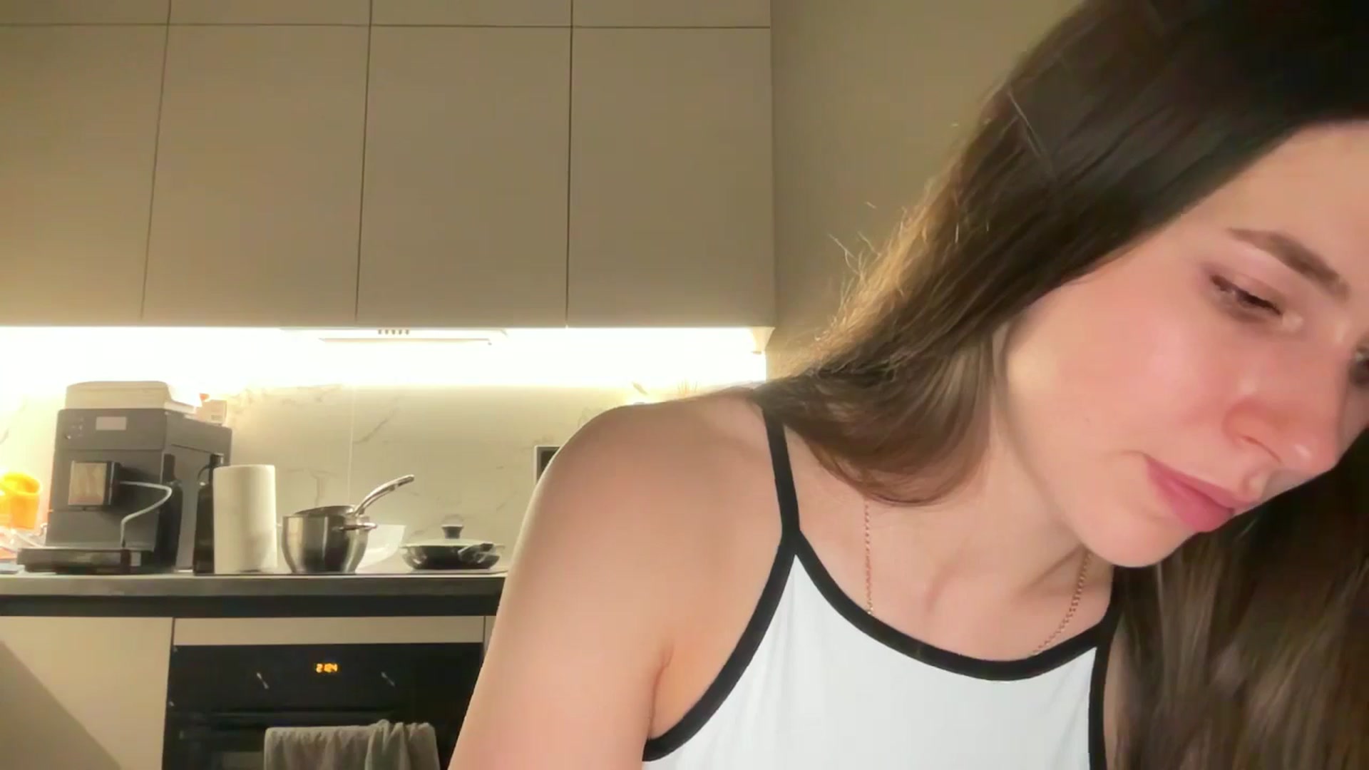 Gallery image thumbnail from kissfreeze's myfreecams stream on, 06/04/2025, 21:38 image 4 of 20