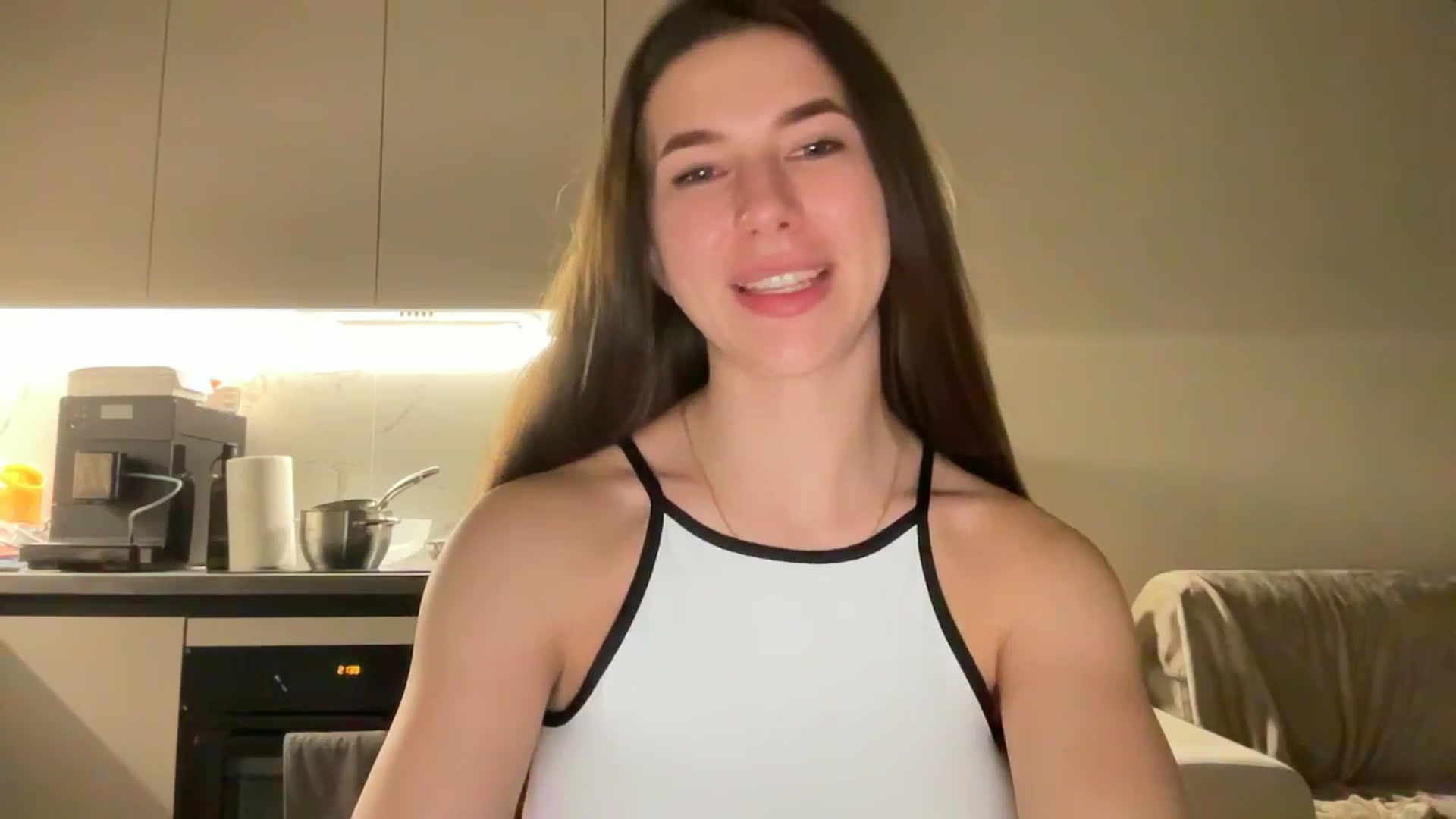 Gallery image thumbnail from kissfreeze's myfreecams stream on, 06/04/2025, 21:38 image 8 of 20