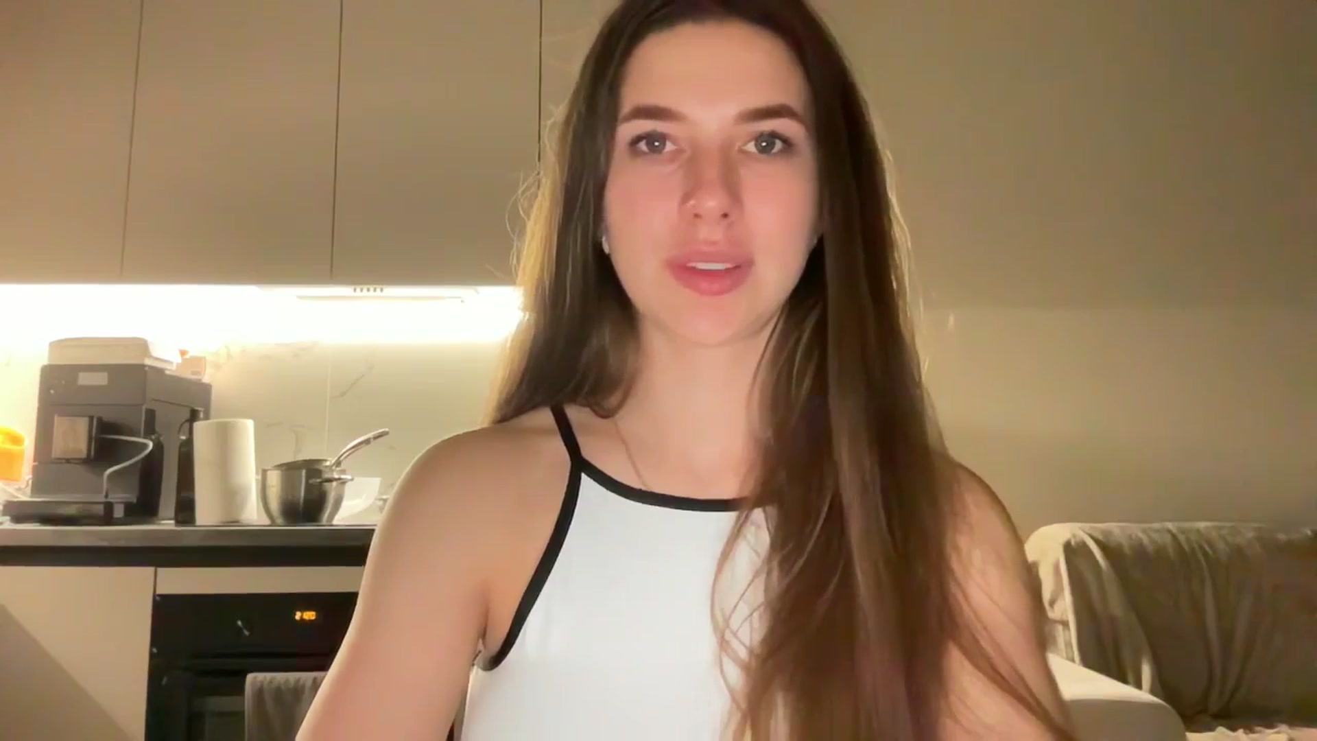Gallery image thumbnail from kissfreeze's myfreecams stream on, 06/04/2025, 21:38 image 3 of 20