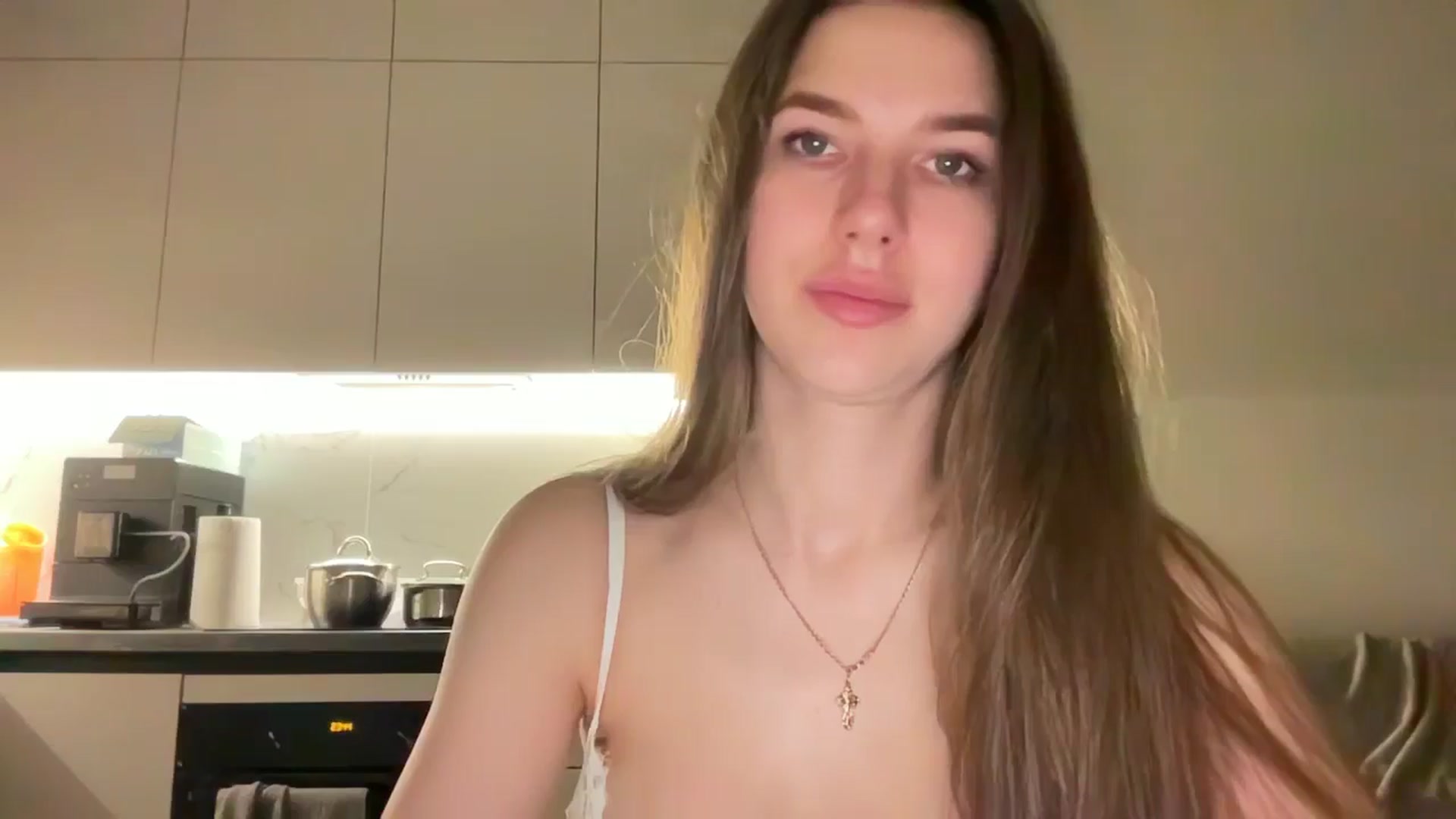 Gallery image thumbnail from kissfreeze's myfreecams stream on, 06/06/2025, 23:09 image 17 of 20