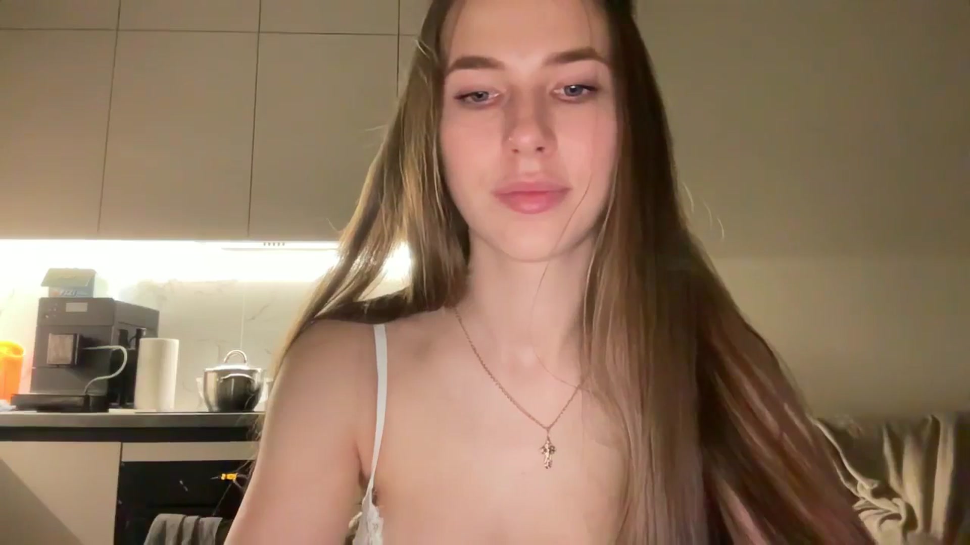 Gallery image thumbnail from kissfreeze's myfreecams stream on, 06/07/2025, 20:42 image 9 of 20