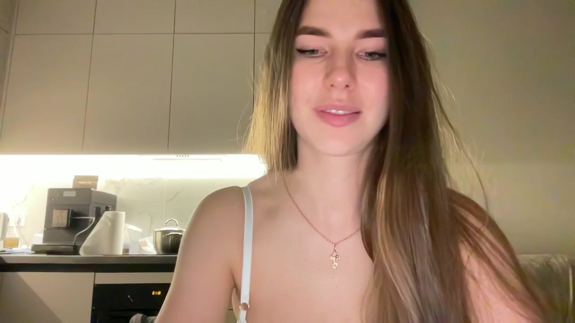 Gallery image thumbnail from kissfreeze's myfreecams stream on, 06/10/2025, 20:27 image 20 of 20